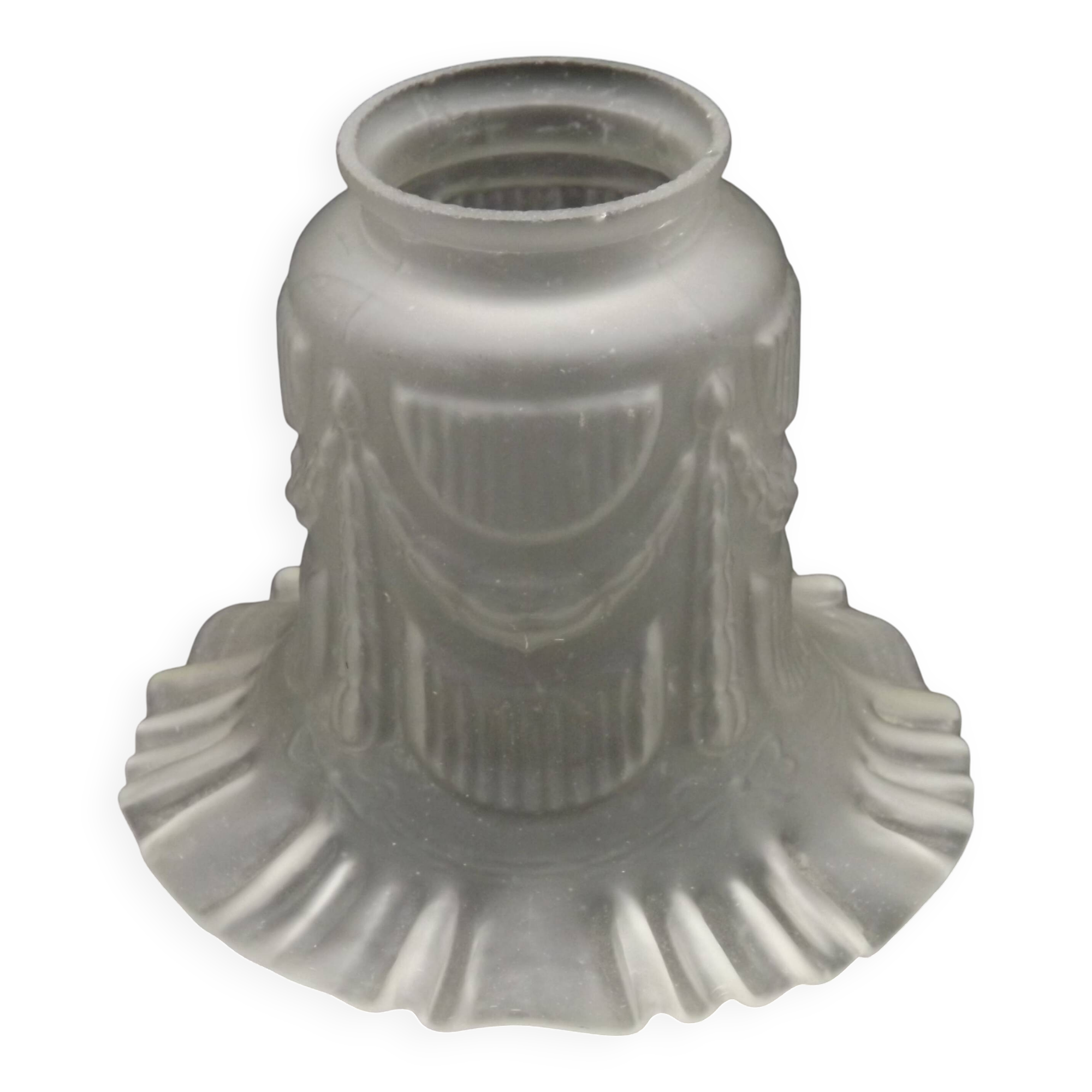 Abat-jour français vintage en verre blanc opaque avec bordure festonnée et détails festonnés 0181