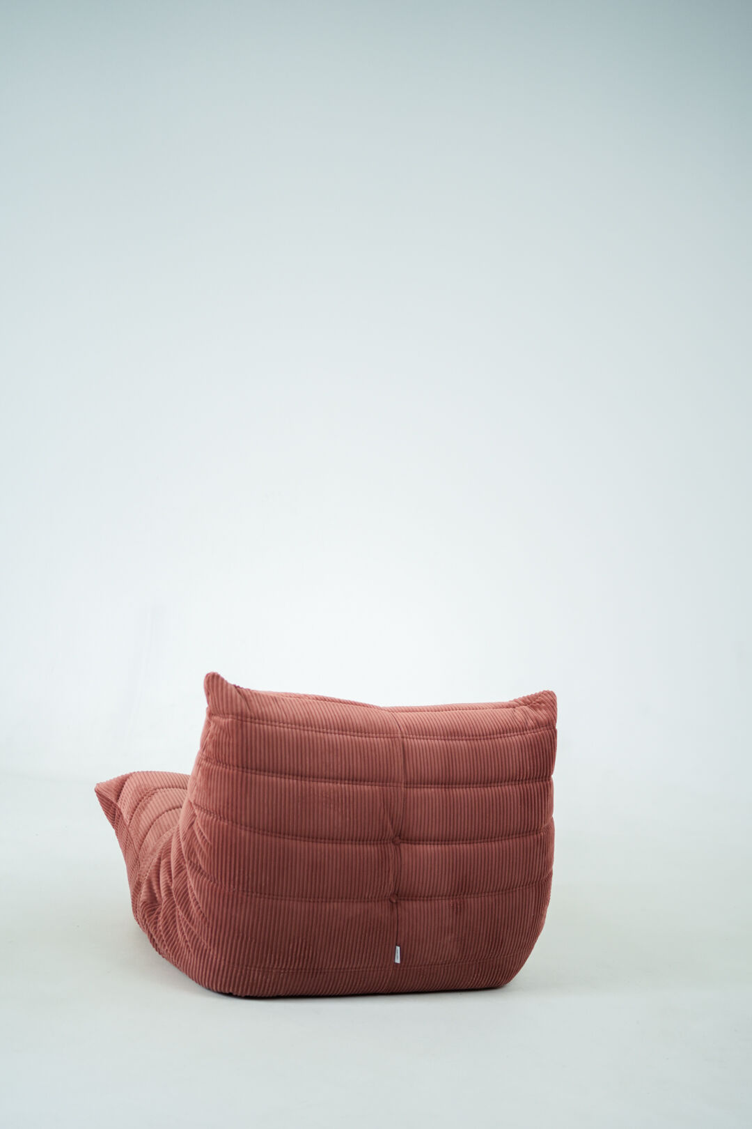 Ensemble de chaise et pouf Togo en velours côtelé framboise
