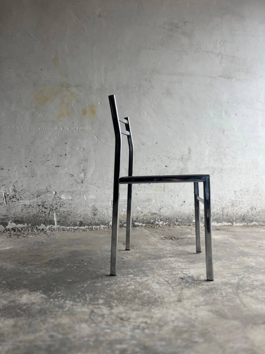 Chaise italienne chromée style Mid-Century avec assise en sangles naturelles — Structure chromée argentée