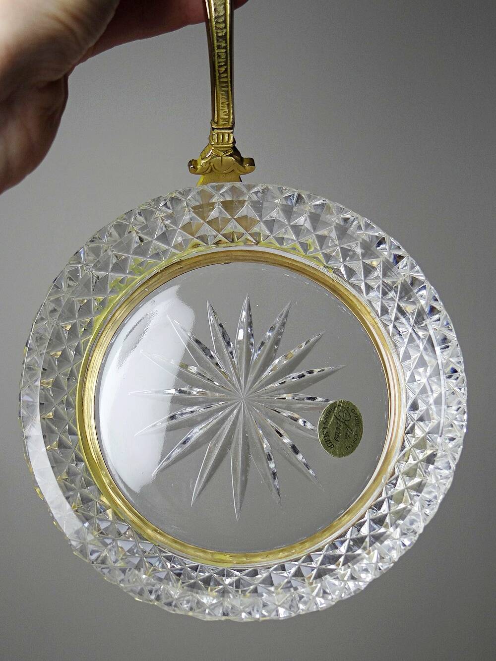 Crystal vide-poche from Sèvres, created by L. Seiler, with an antique gold mount.