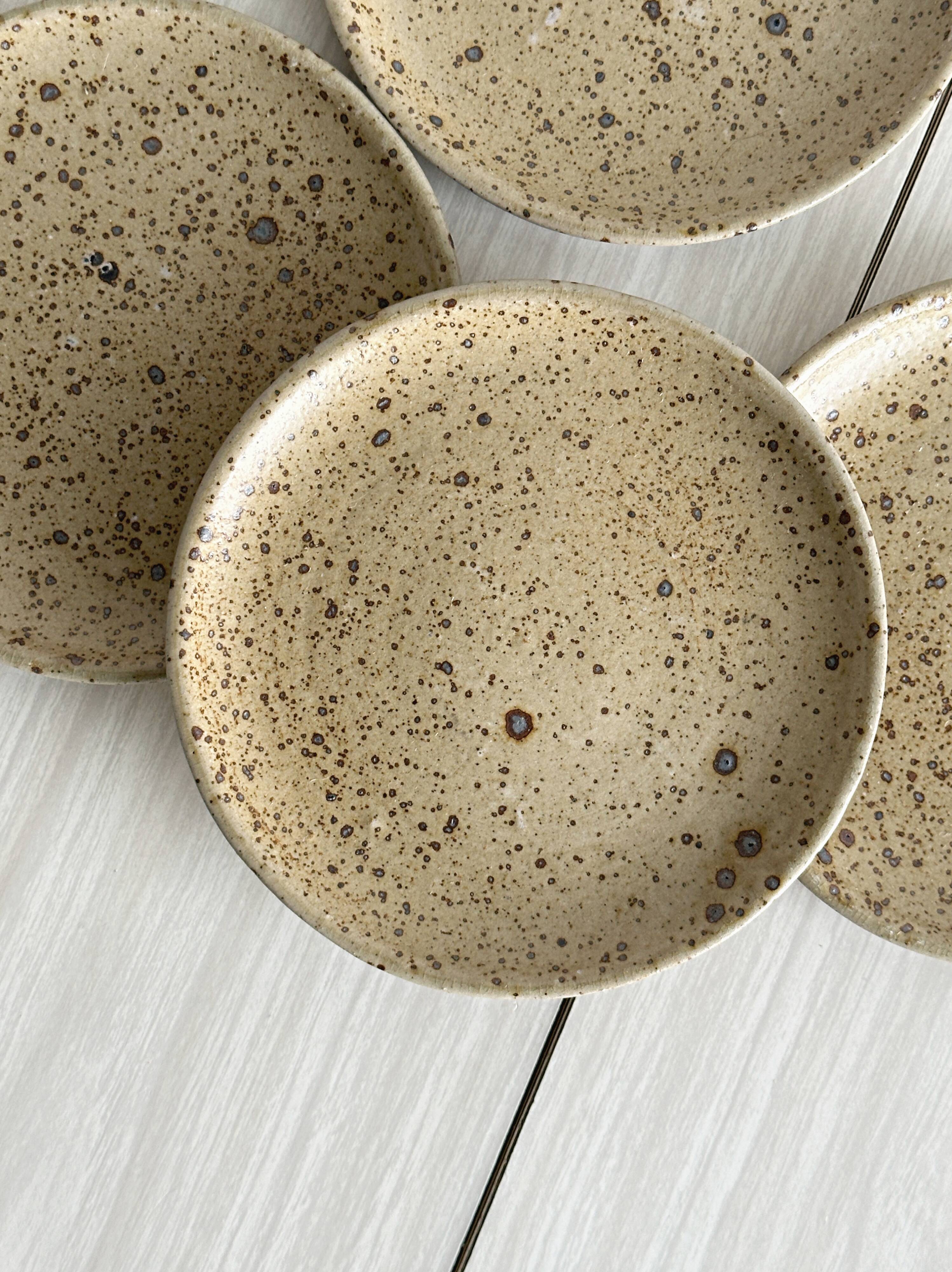 Set of 4 speckled stoneware plates