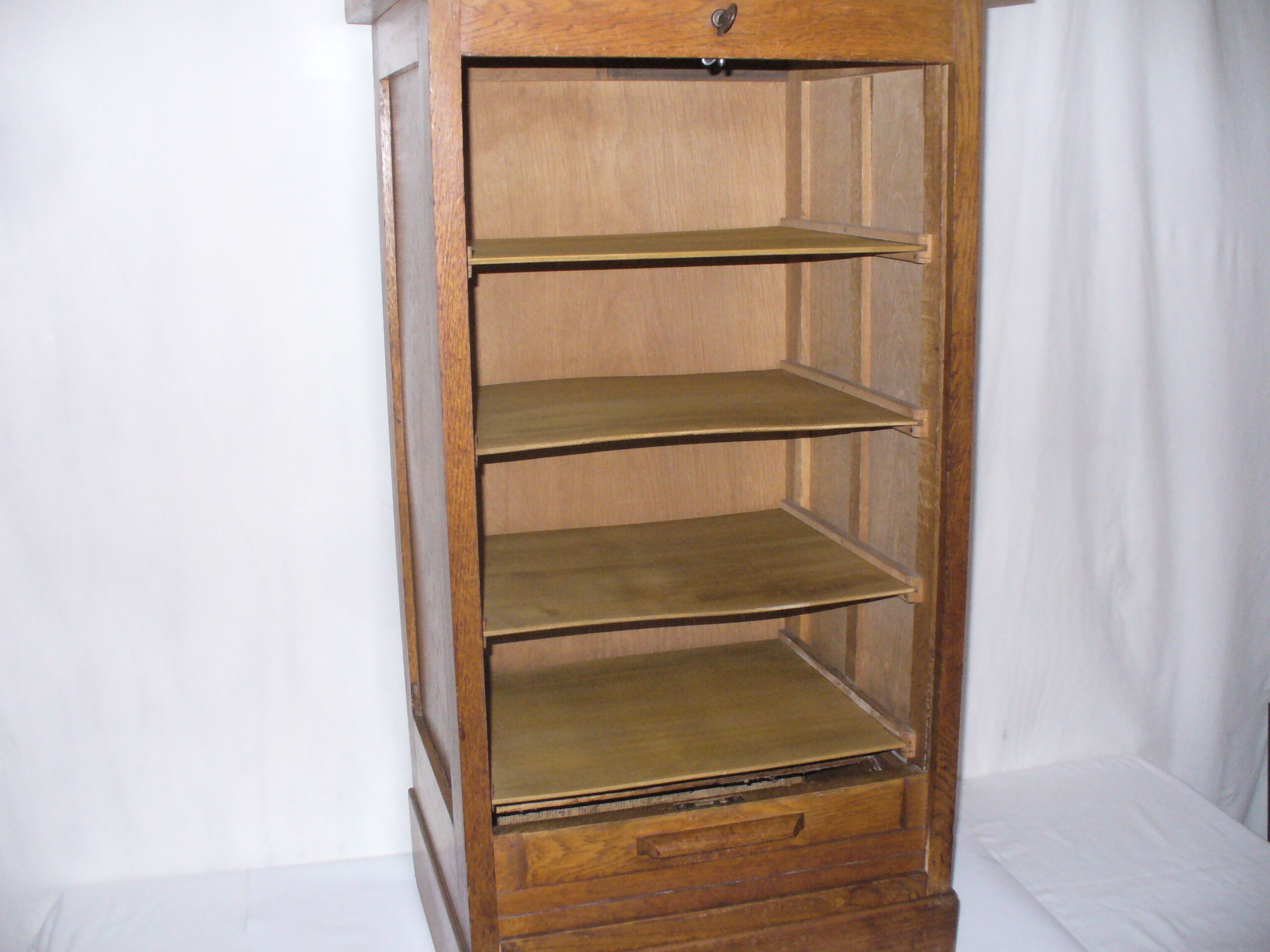 Meuble classeur à rouleaux des années 40