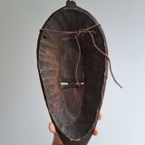 Masque africain sculté