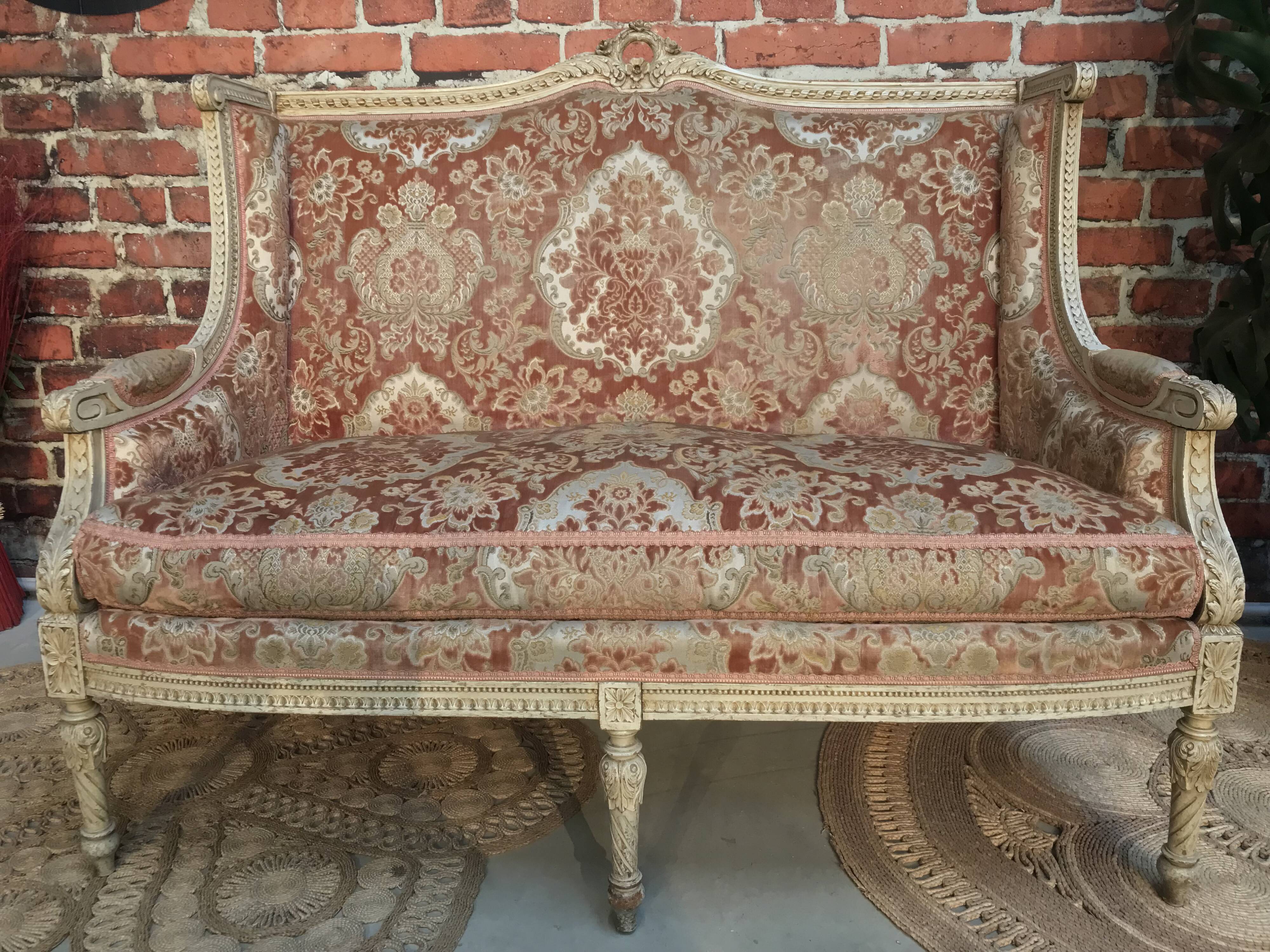 Salon type Louis XV