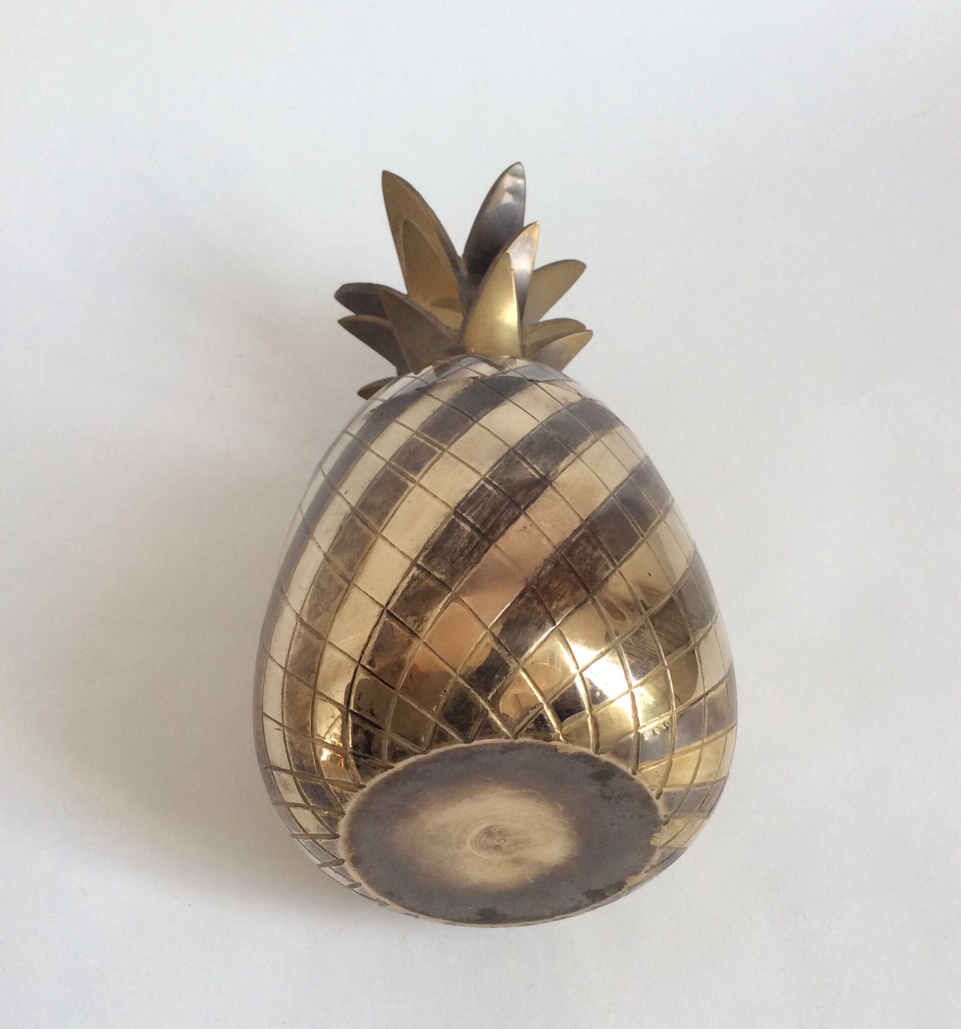 Brass pineapple