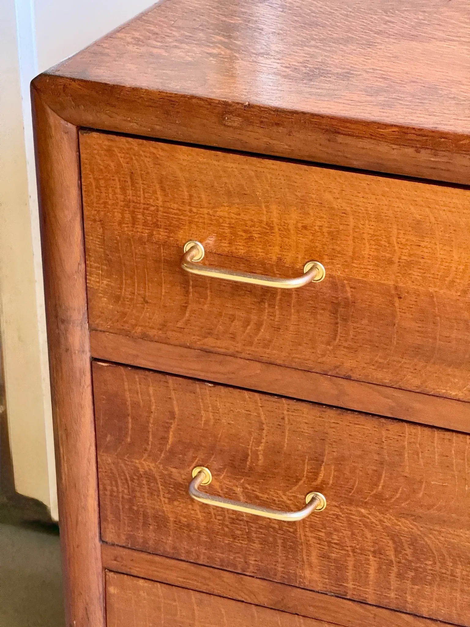 Vintage wooden chest of drawers with tapered legs - 1950s/60s