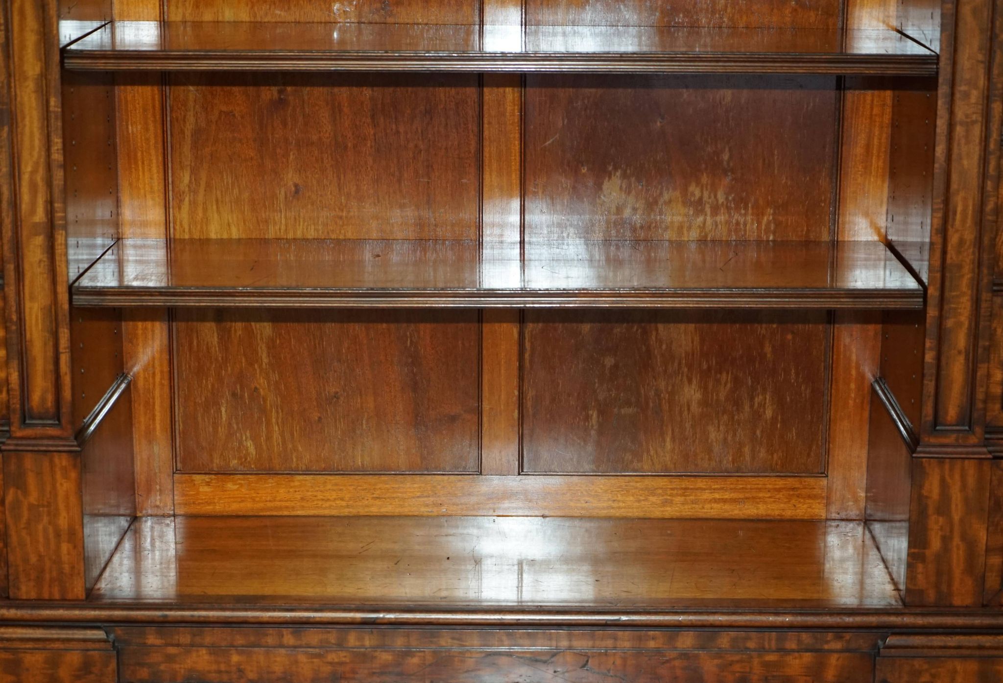 Wellington Antique Furniture 1830 in Flamed Wood