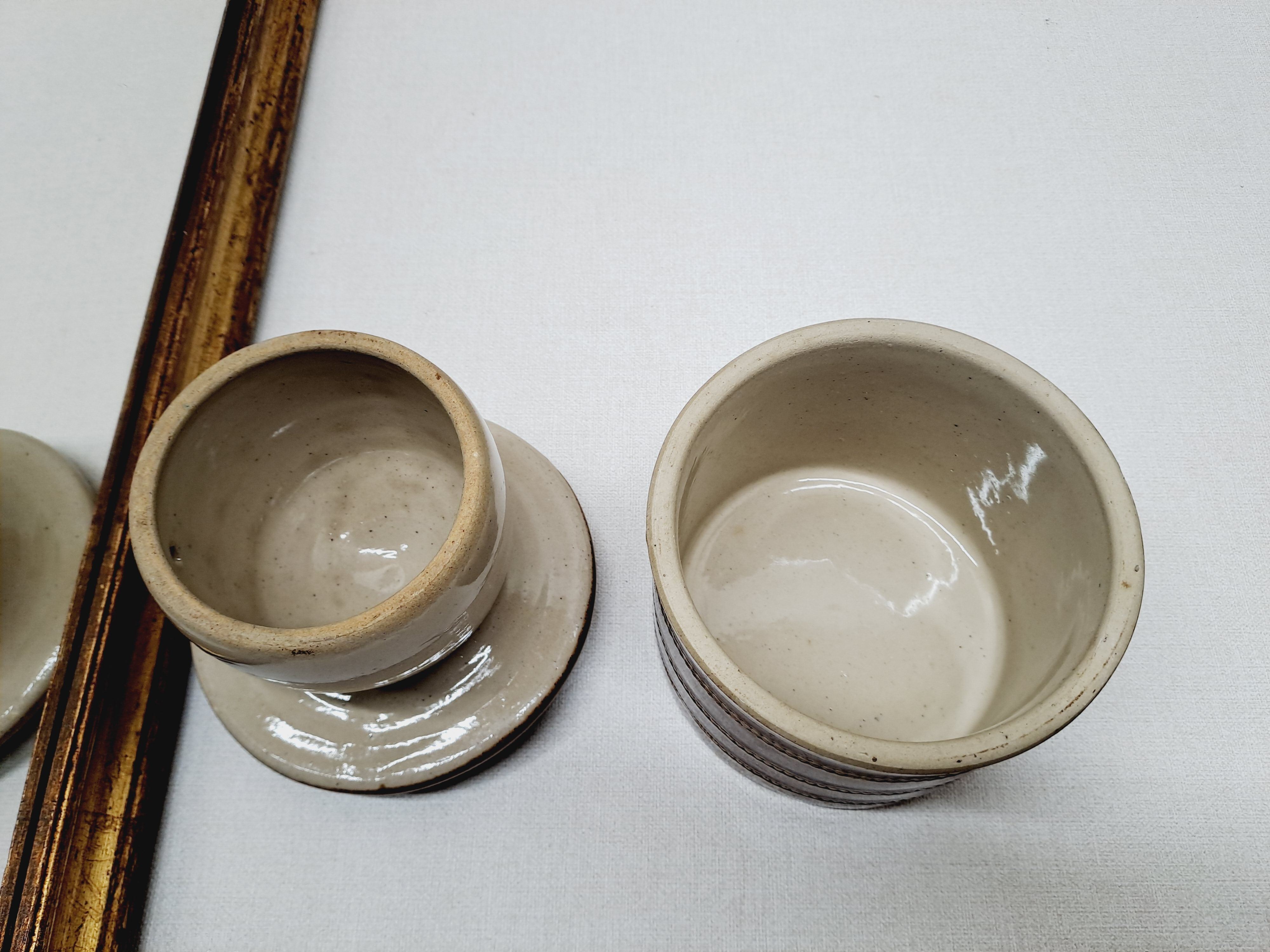 Glazed stoneware water dish