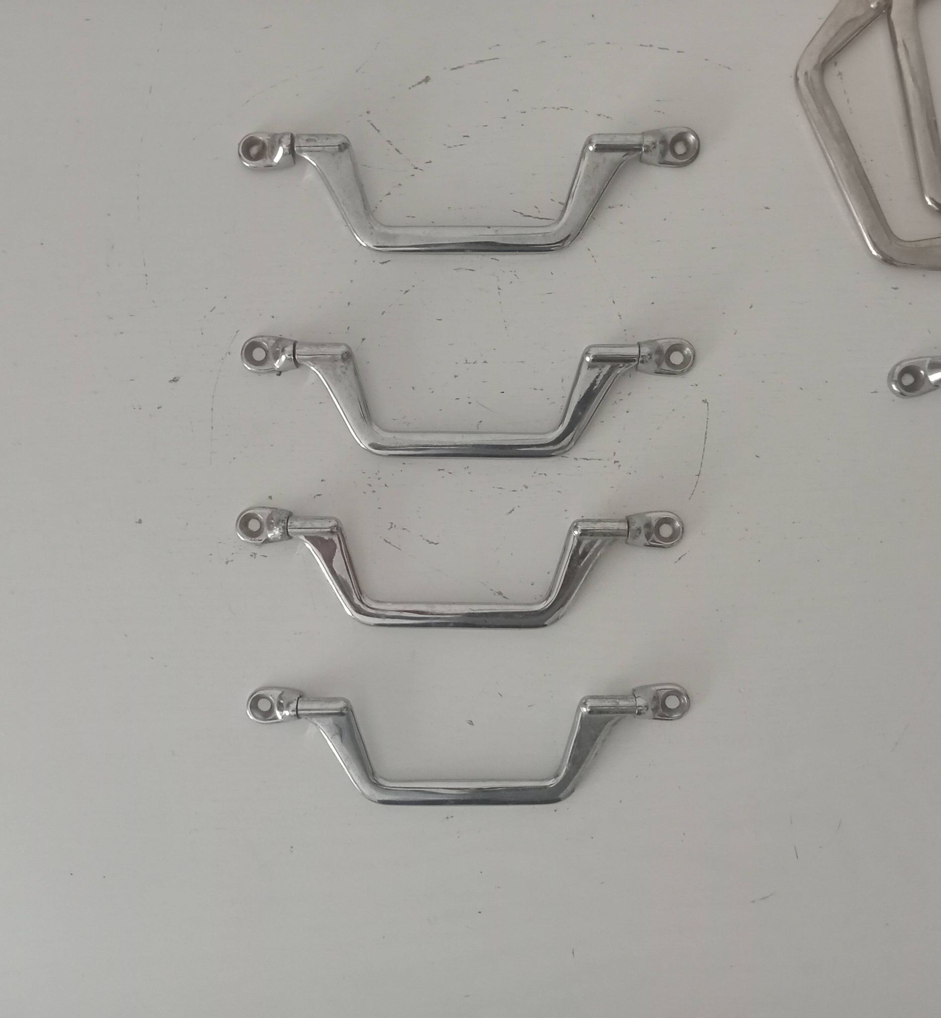 Poignée de meuble vintage chrome années 60