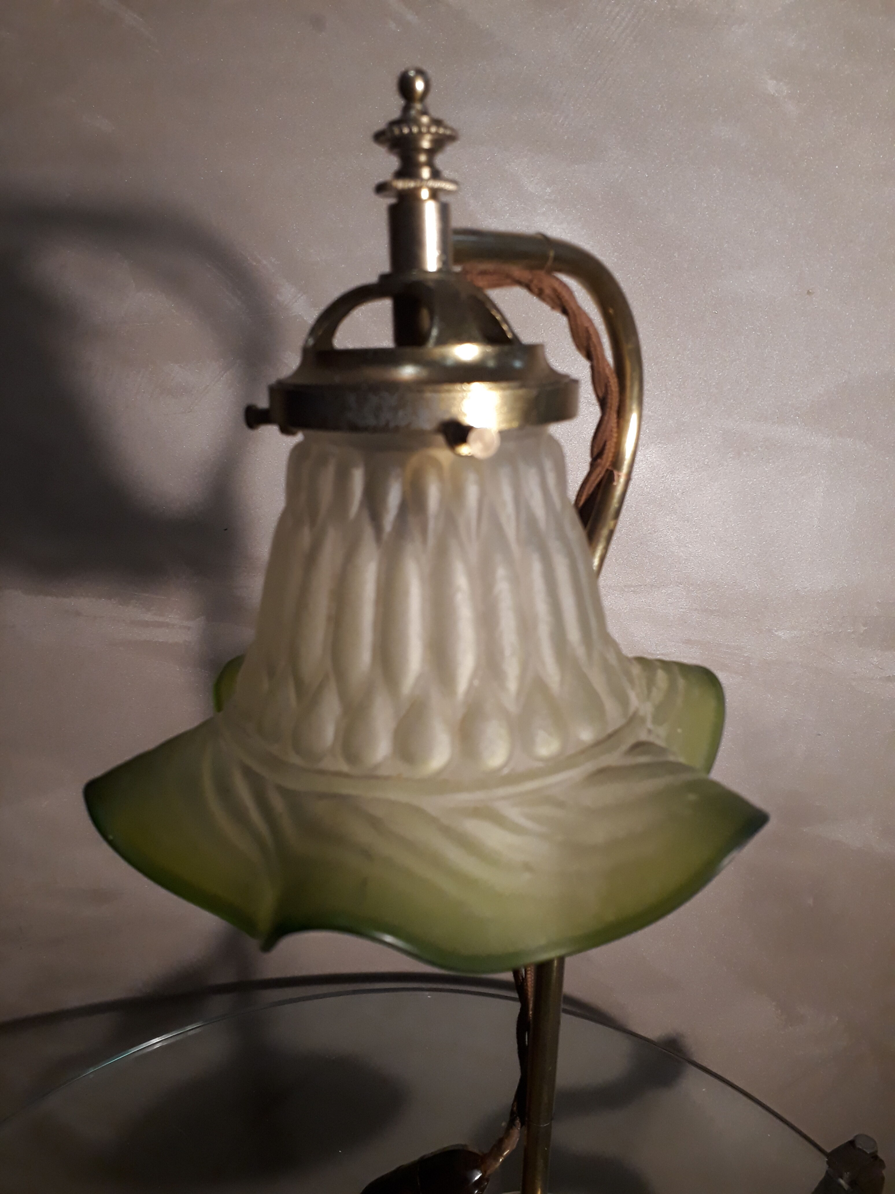 Reglable brass art deco style brass and green tulip cast glass 1920, h55xl17