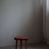 Primitive tripod stool in solid pine, modern Swedish style, from the 1950s.