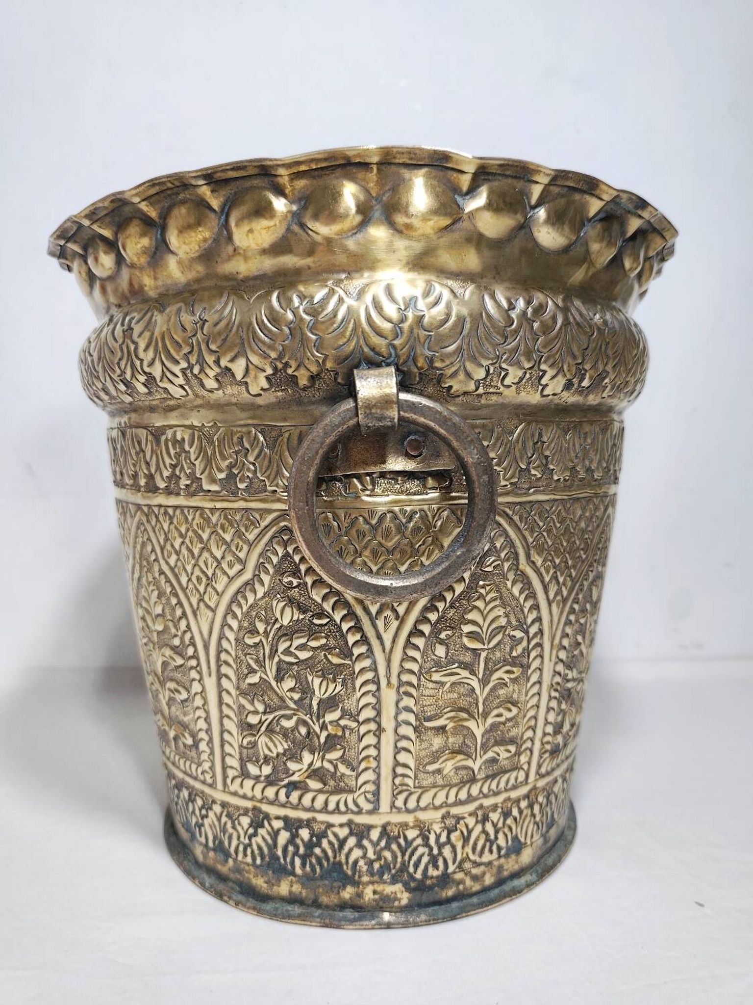 Vase en bronze. Espagne, années 1980.