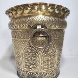 Macetero de bronce. España, 1980s.