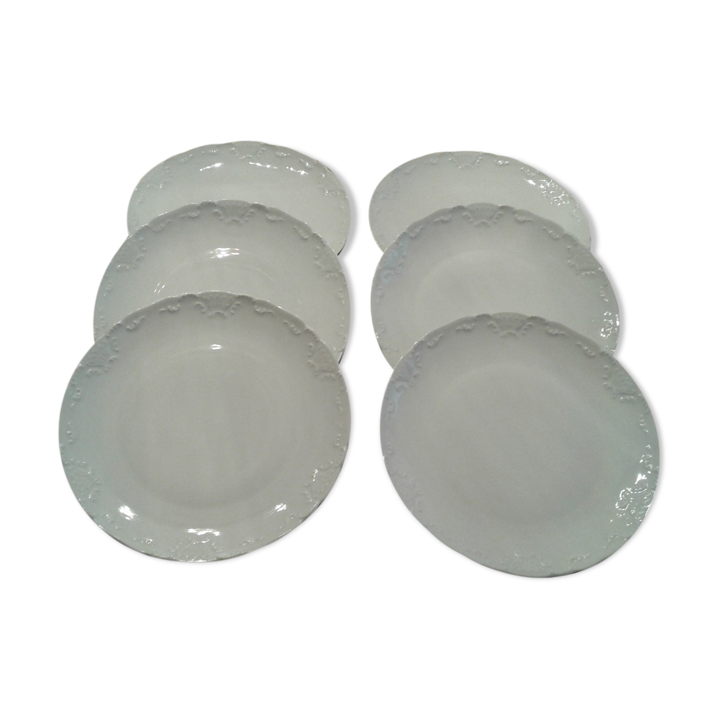 Set of 6 Tharaud Limoges porcelain flat plates. Diameter 21.5 cm