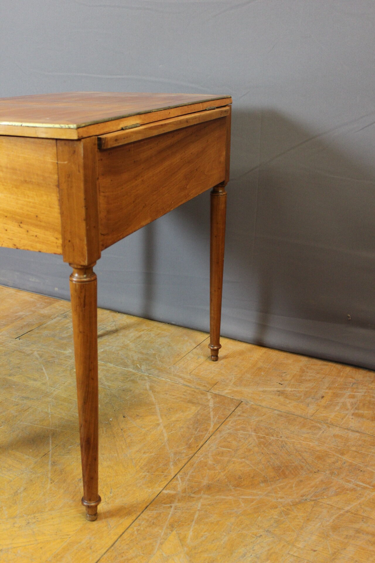 Coiffeuse d'homme en Merisier  , époque Directoire