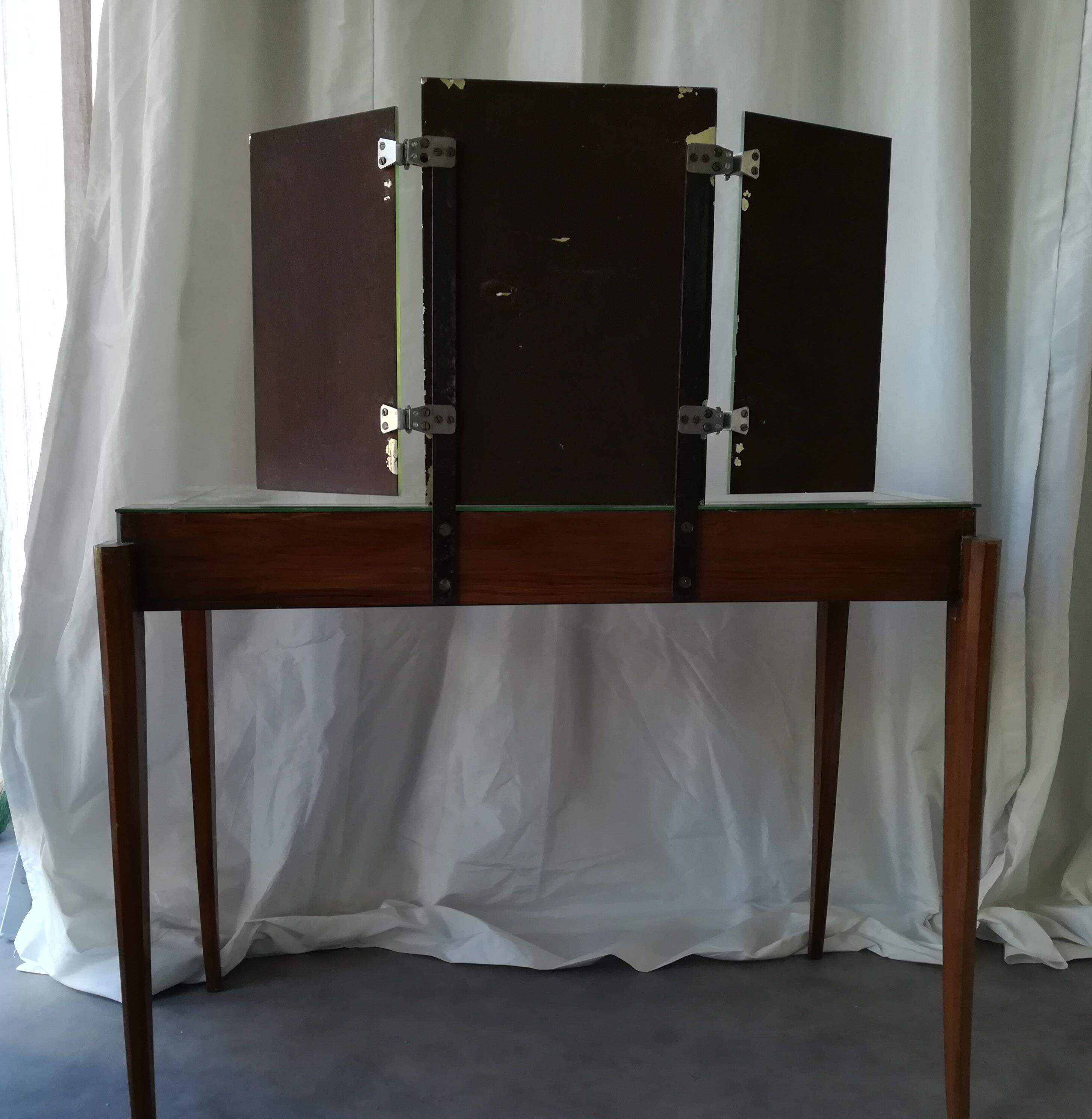 Venetian dressing table