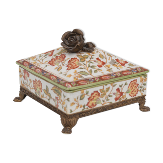 Porcelain square covered box