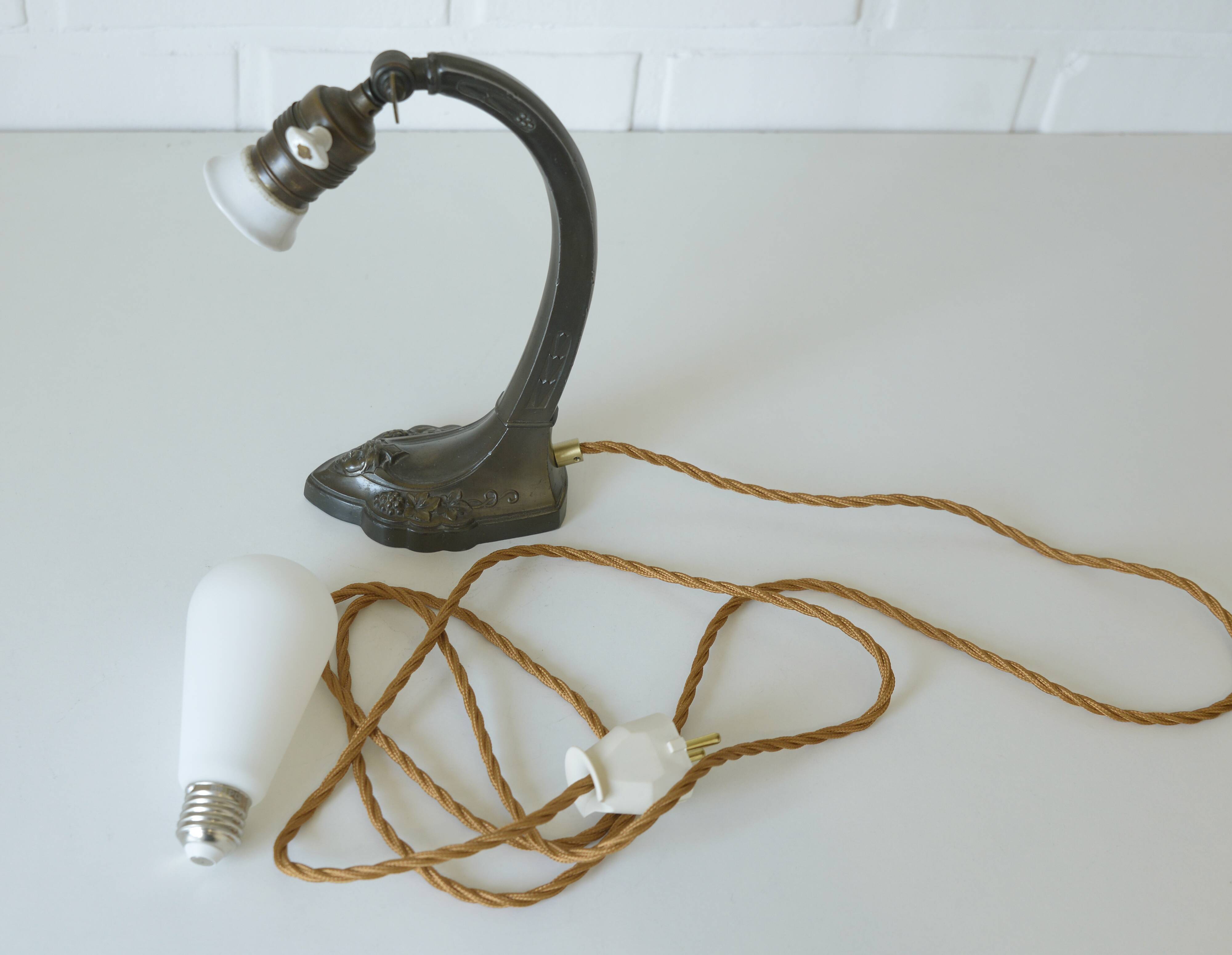 Lampe de bureau antique Art Nouveau lampe de table lampe de chevet en laiton Autriche années 1920