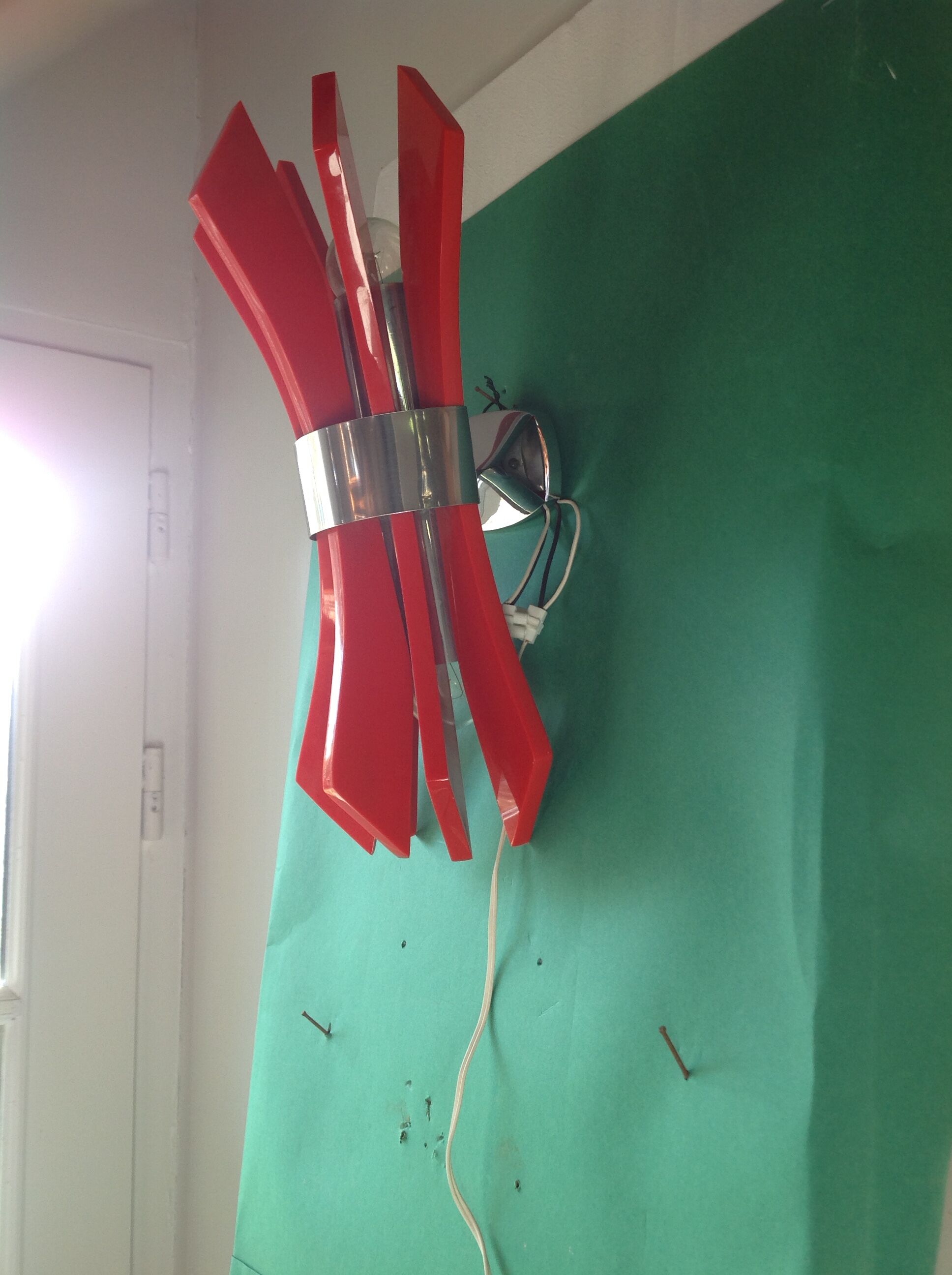 Sconce in red Bakelite and chrome