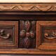 Bureau en bois sculpté