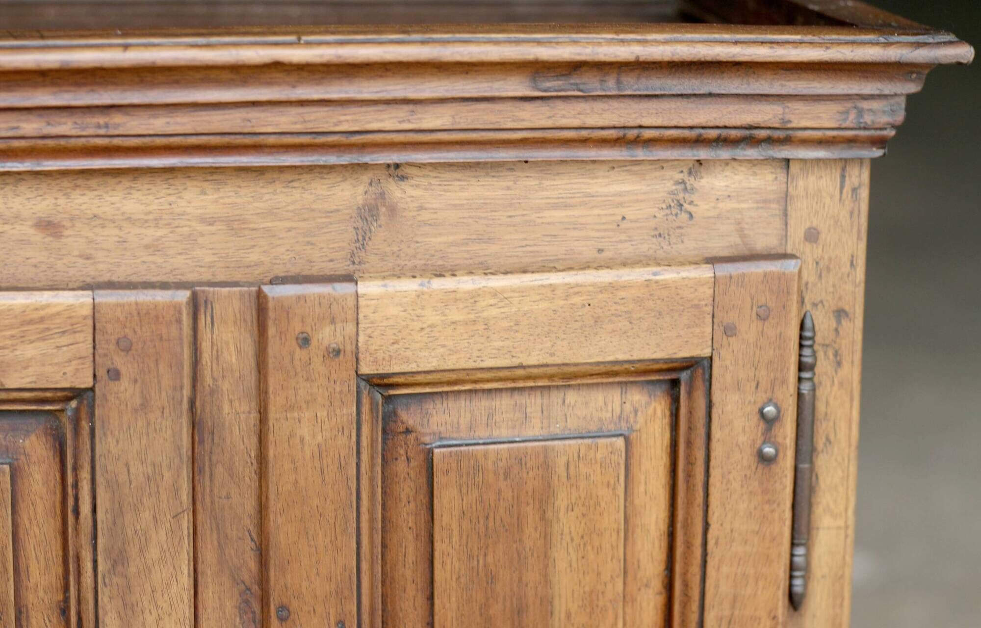 Rare: walnut display cabinet (circa 1900). Very beautiful patina.
