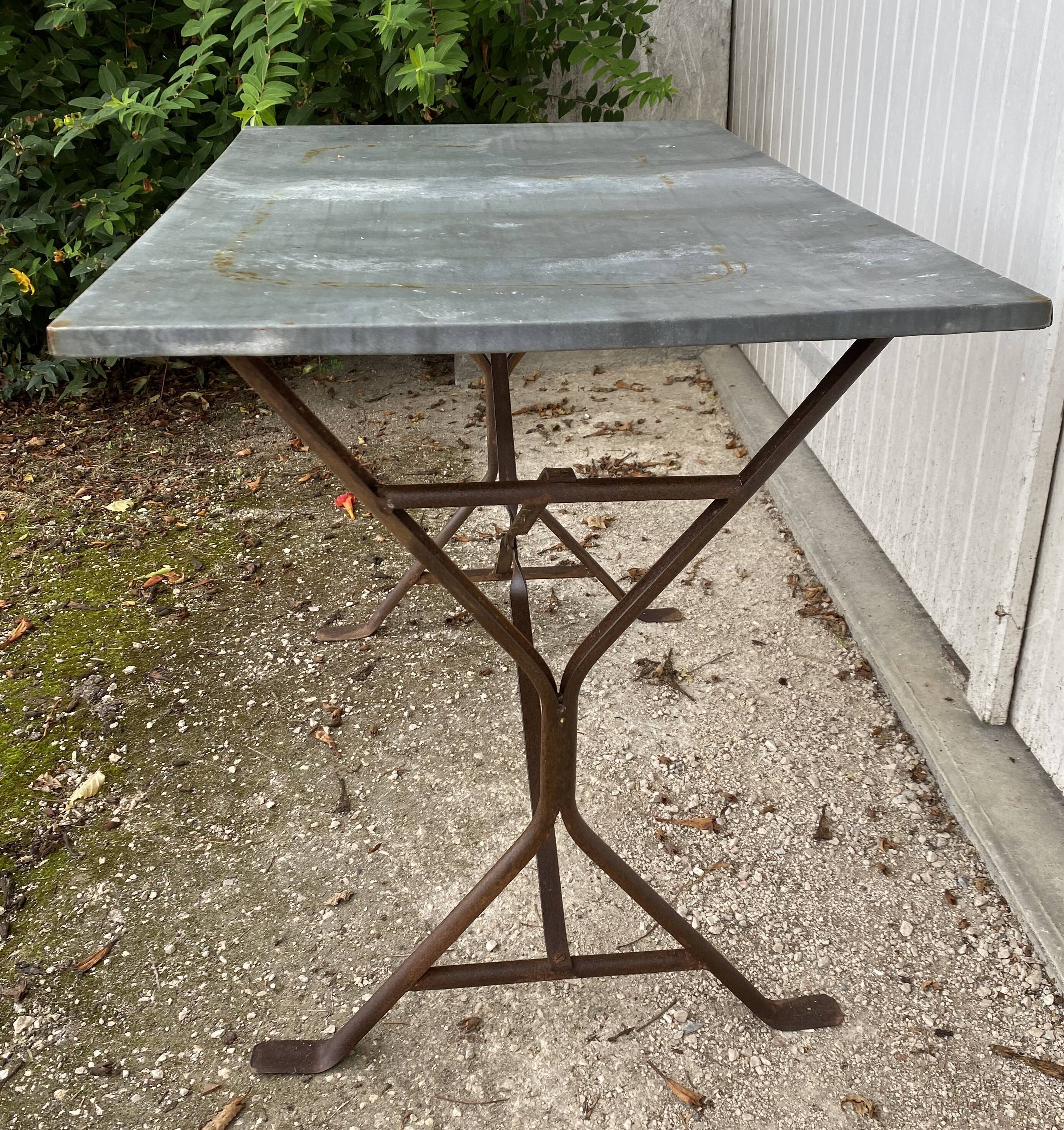 Zinc tray outdoor table