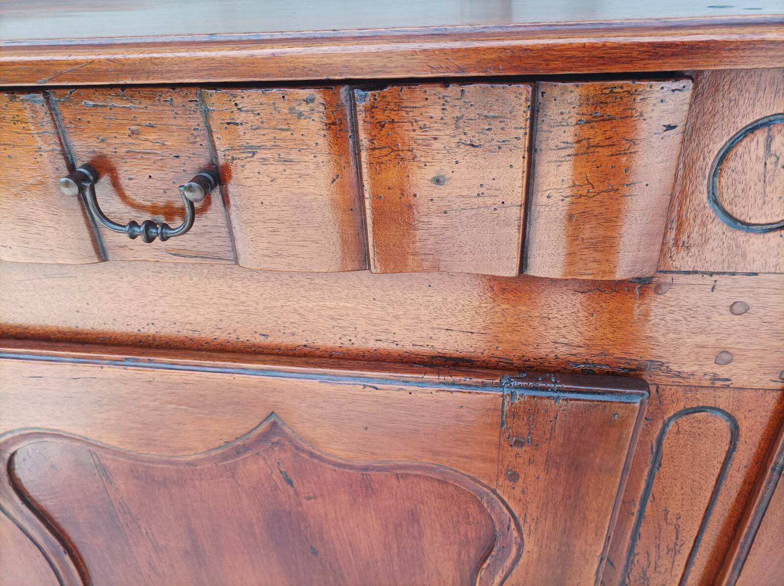 Louis XV walnut buffet from the 18th century.
