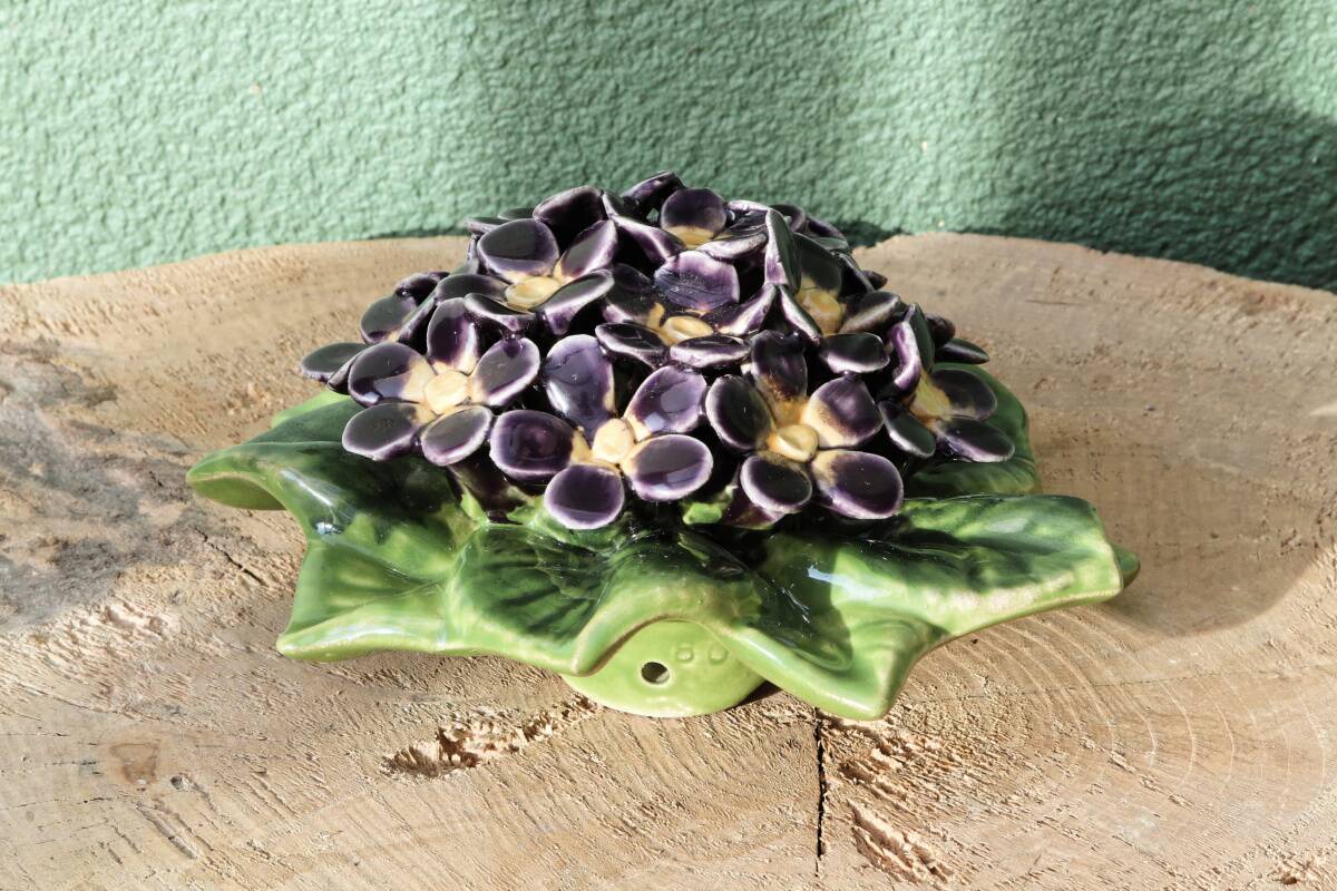 Ceramic sculpture, slip, bouquet of pansies