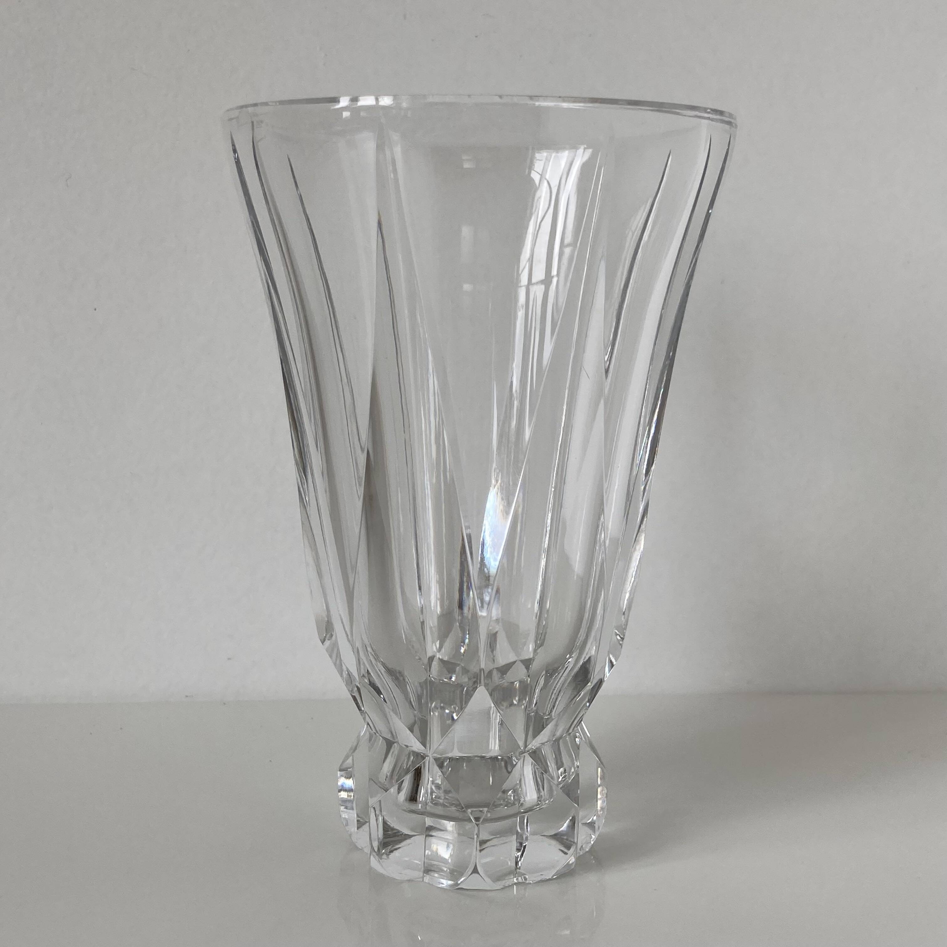 Colourless crystal vase from the Saint-Louis house, model from 1967.