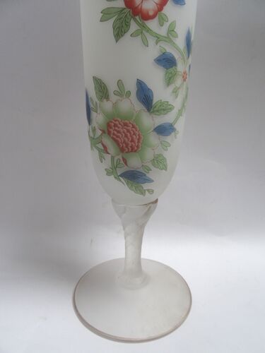 Vase en verre opale blanc