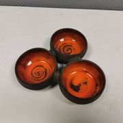 Magnifique bol (composé de 3 bols) avec glaçure orange/rouge à l'intérieur