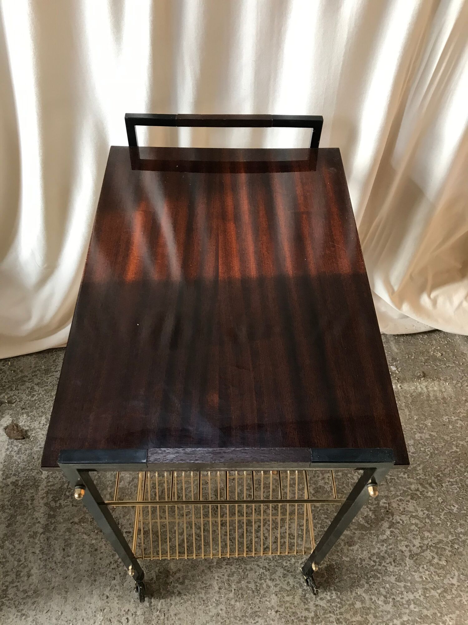 Serving table