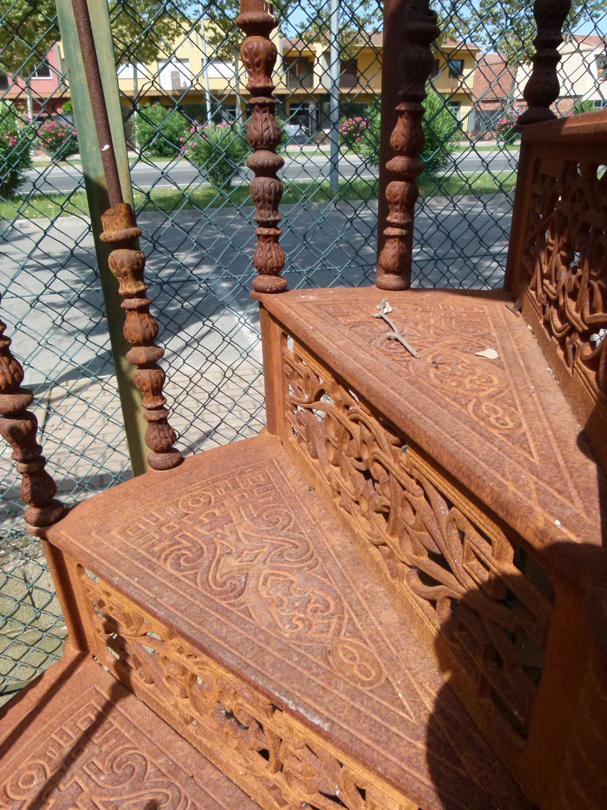 Spiral staircase in cast iron XXth