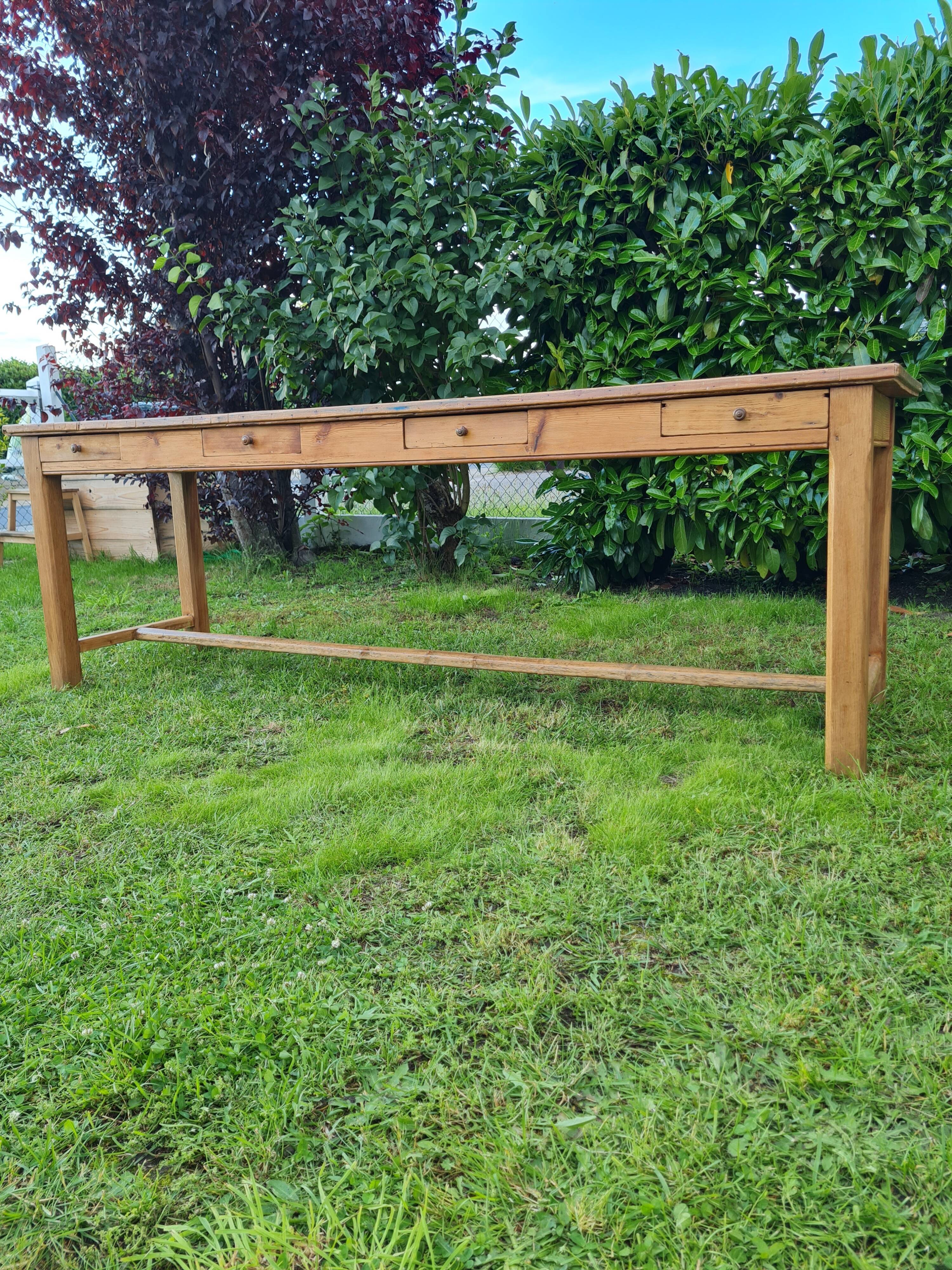 Farm table