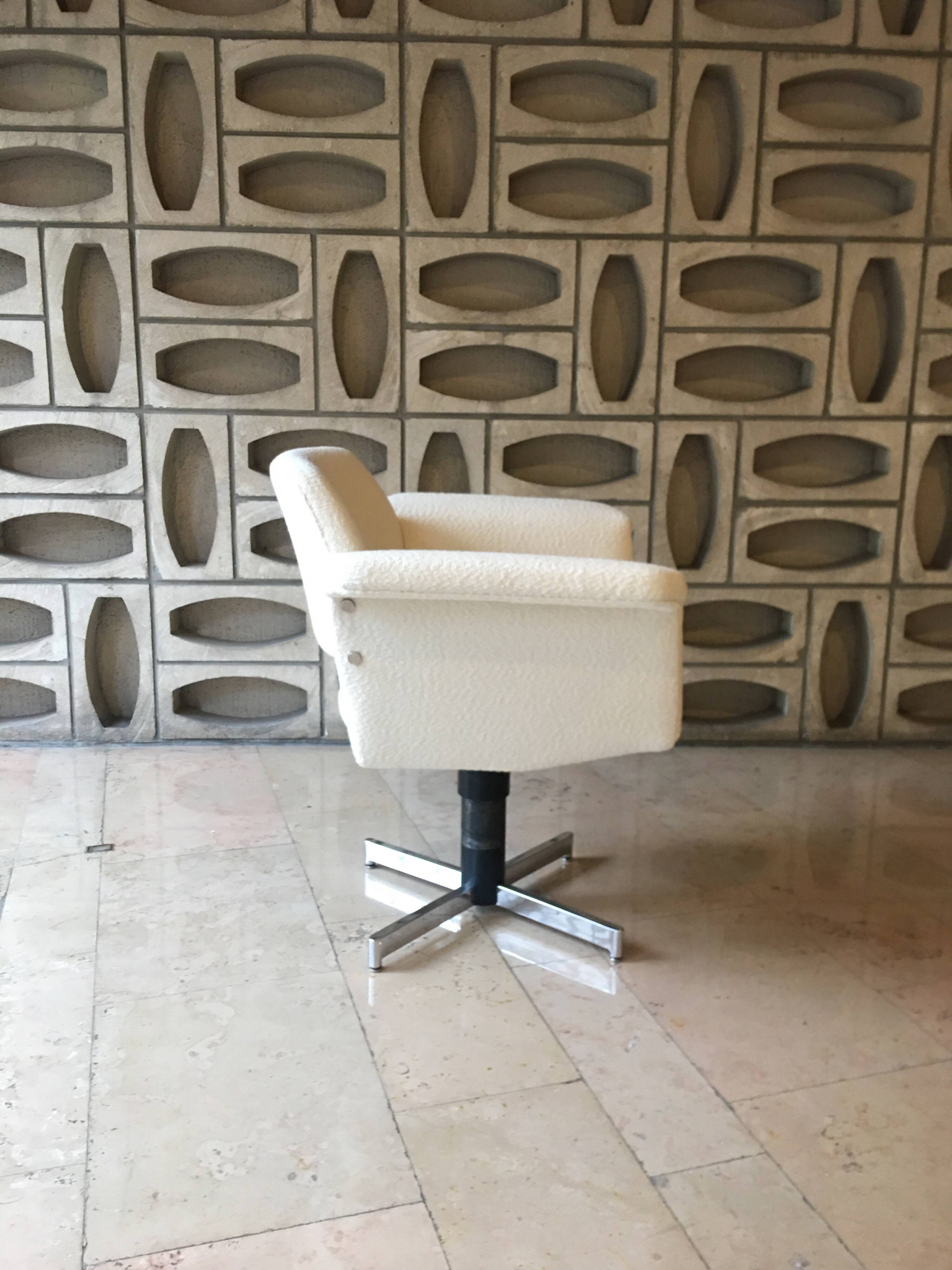 Prism armchair by Joseph-André Motte, Lelièvre fabric.