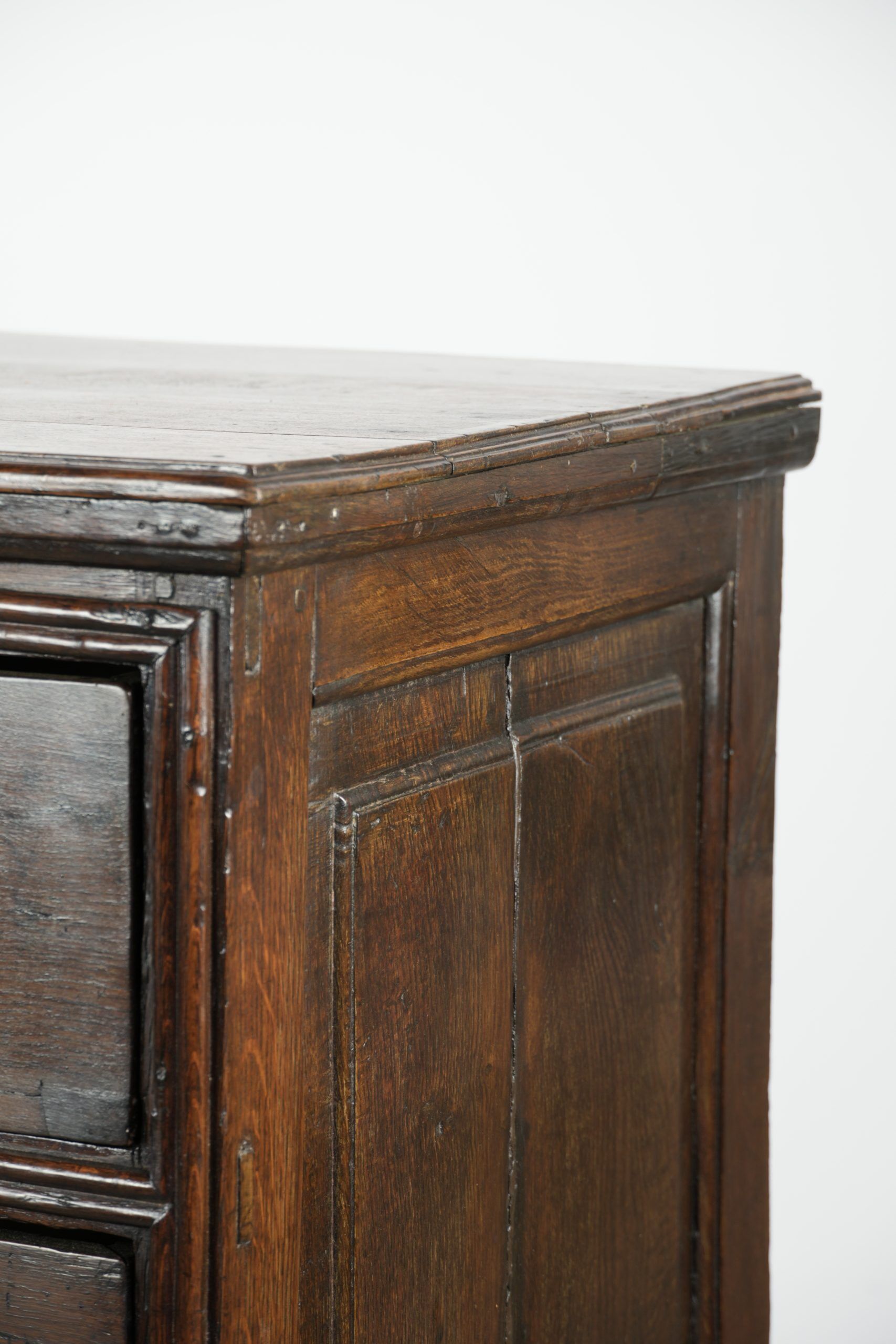 English antique oak chest of drawers / commode from the early 18th century