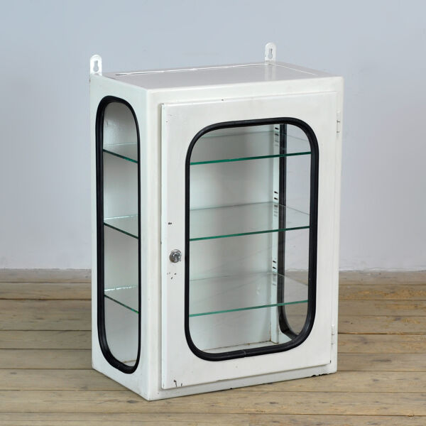 Cabinet médical vintage, années 1970