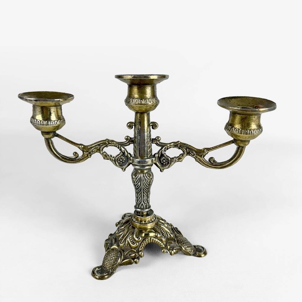 Paire de chandeliers rocaille métal doré