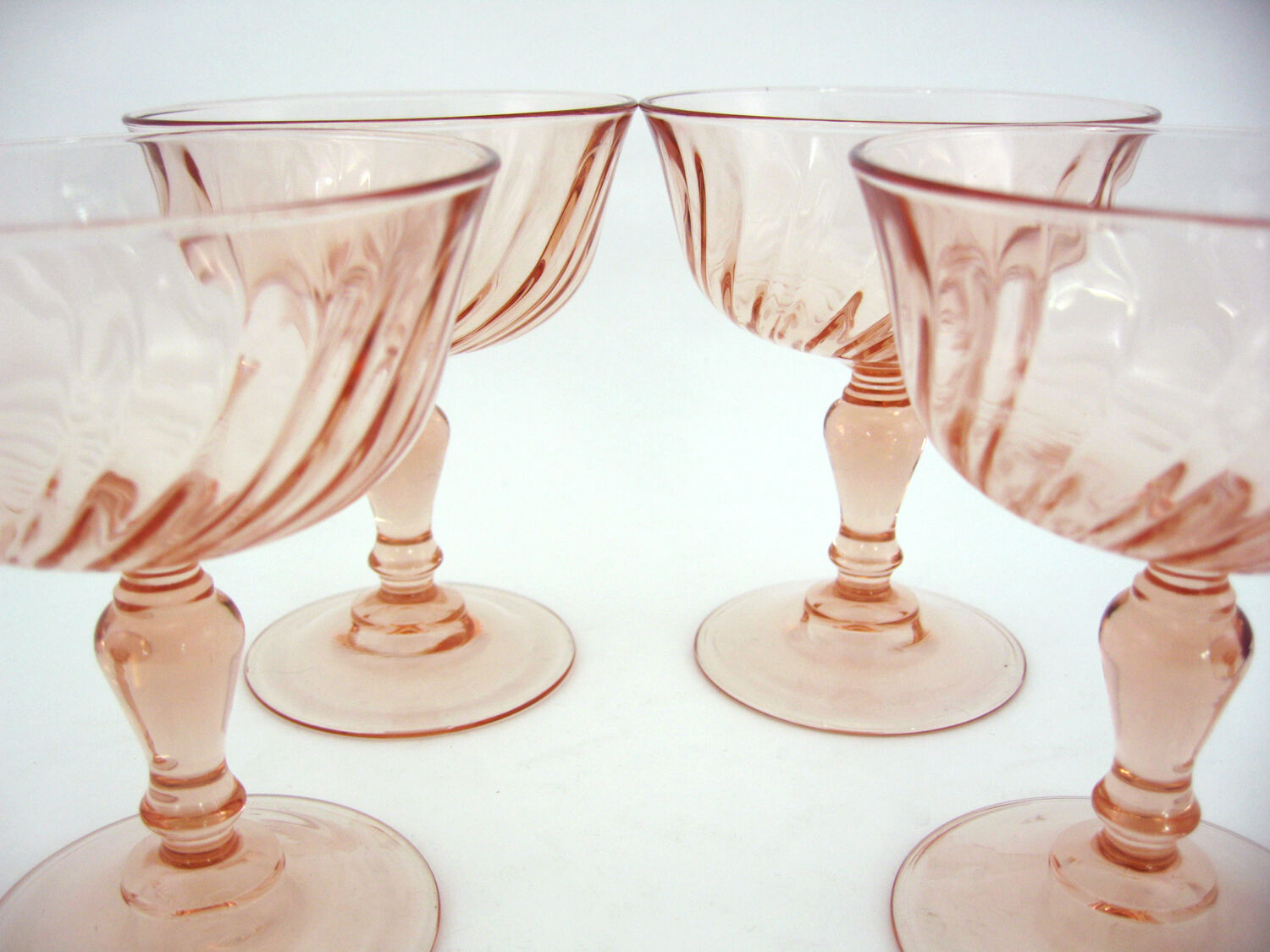 4 champagne glasses in powder pink twisted glass - Rosaline Luminarc Arcoroc - vintage 80s
