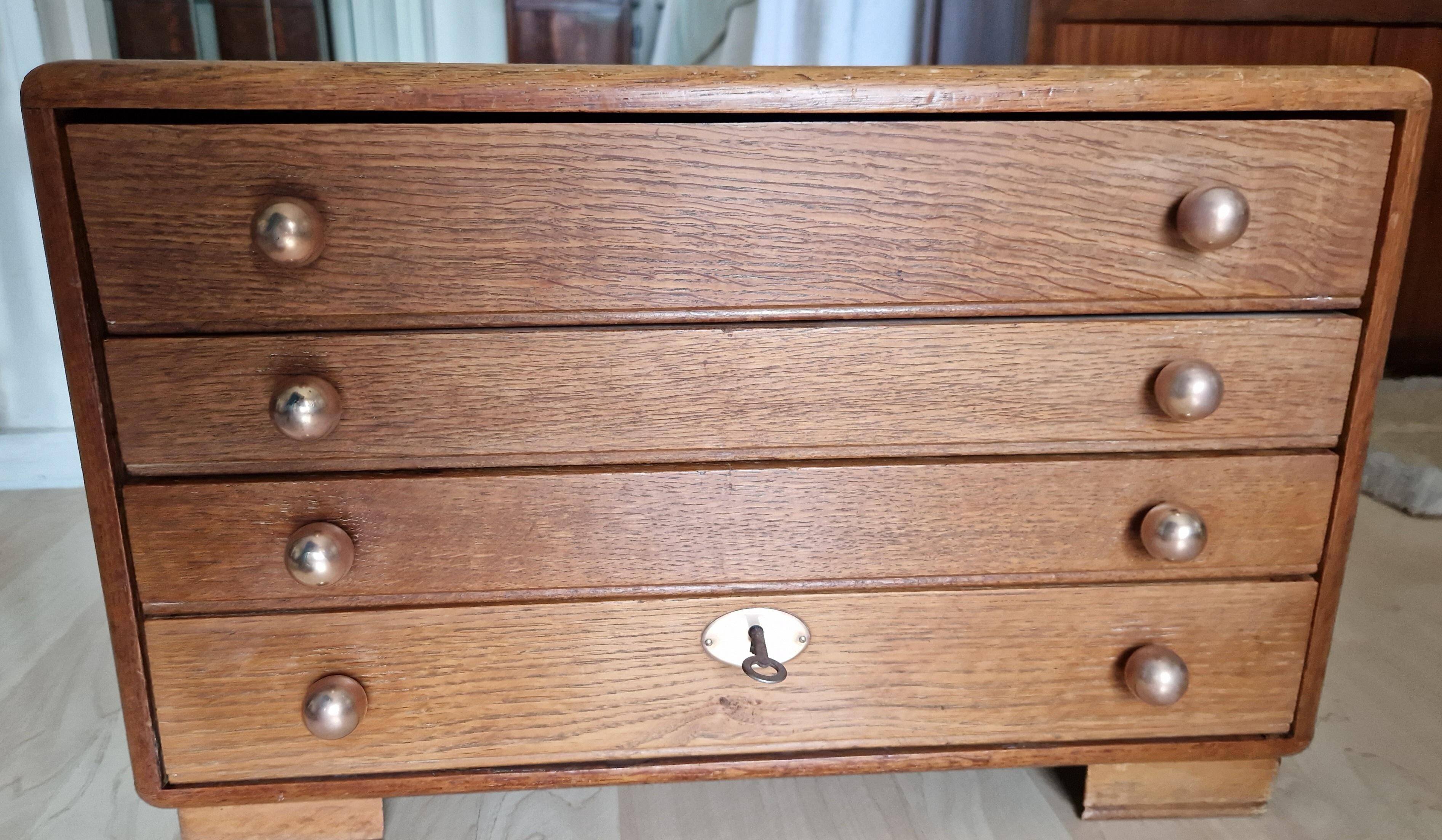 Argental art deco housewife