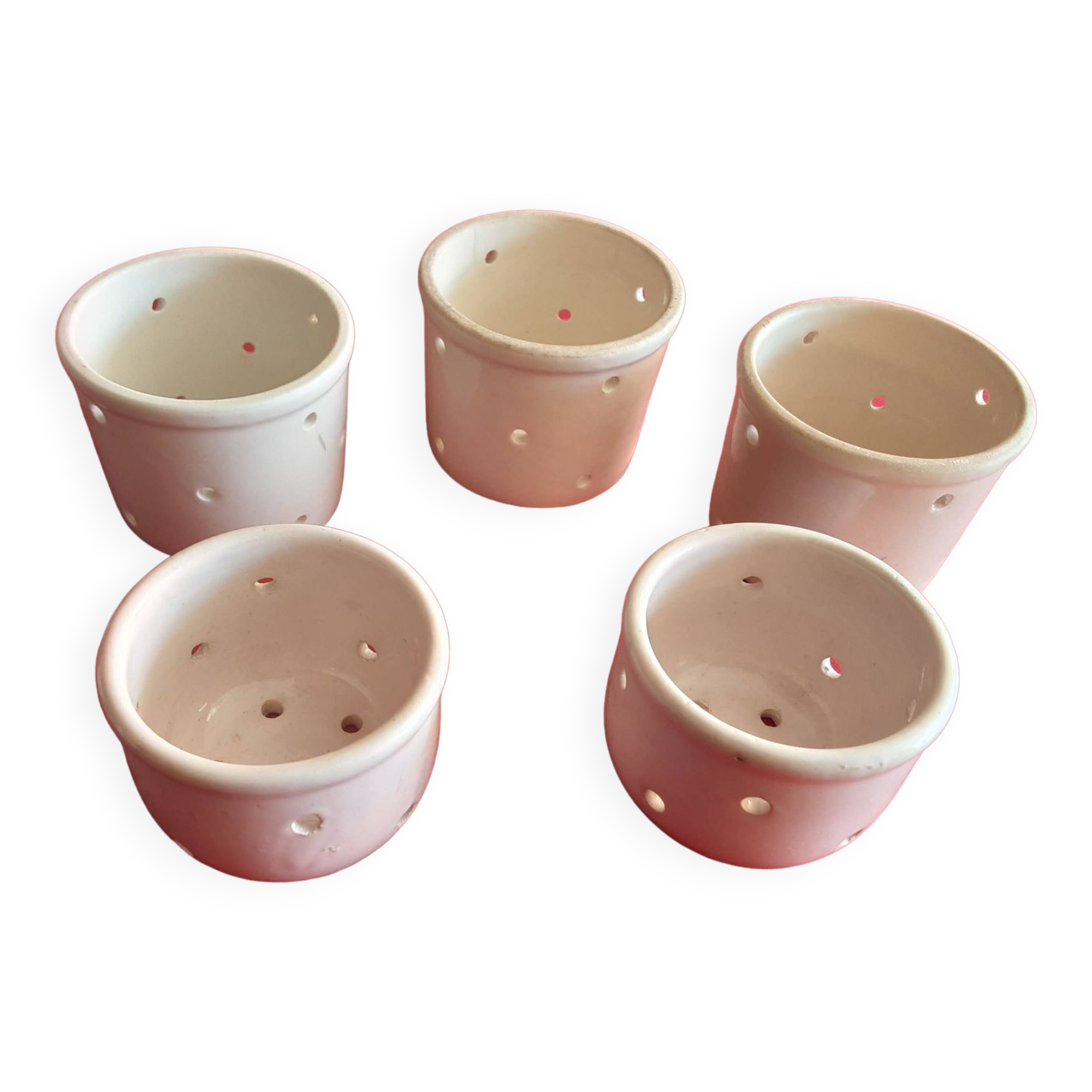 5 FAISELLES WHITE ENAMEL STONEWARE CHEESE MOLDS