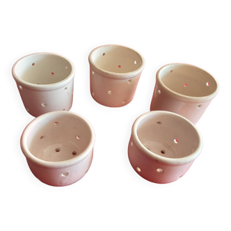 5 FAISELLES WHITE ENAMEL STONEWARE CHEESE MOLDS