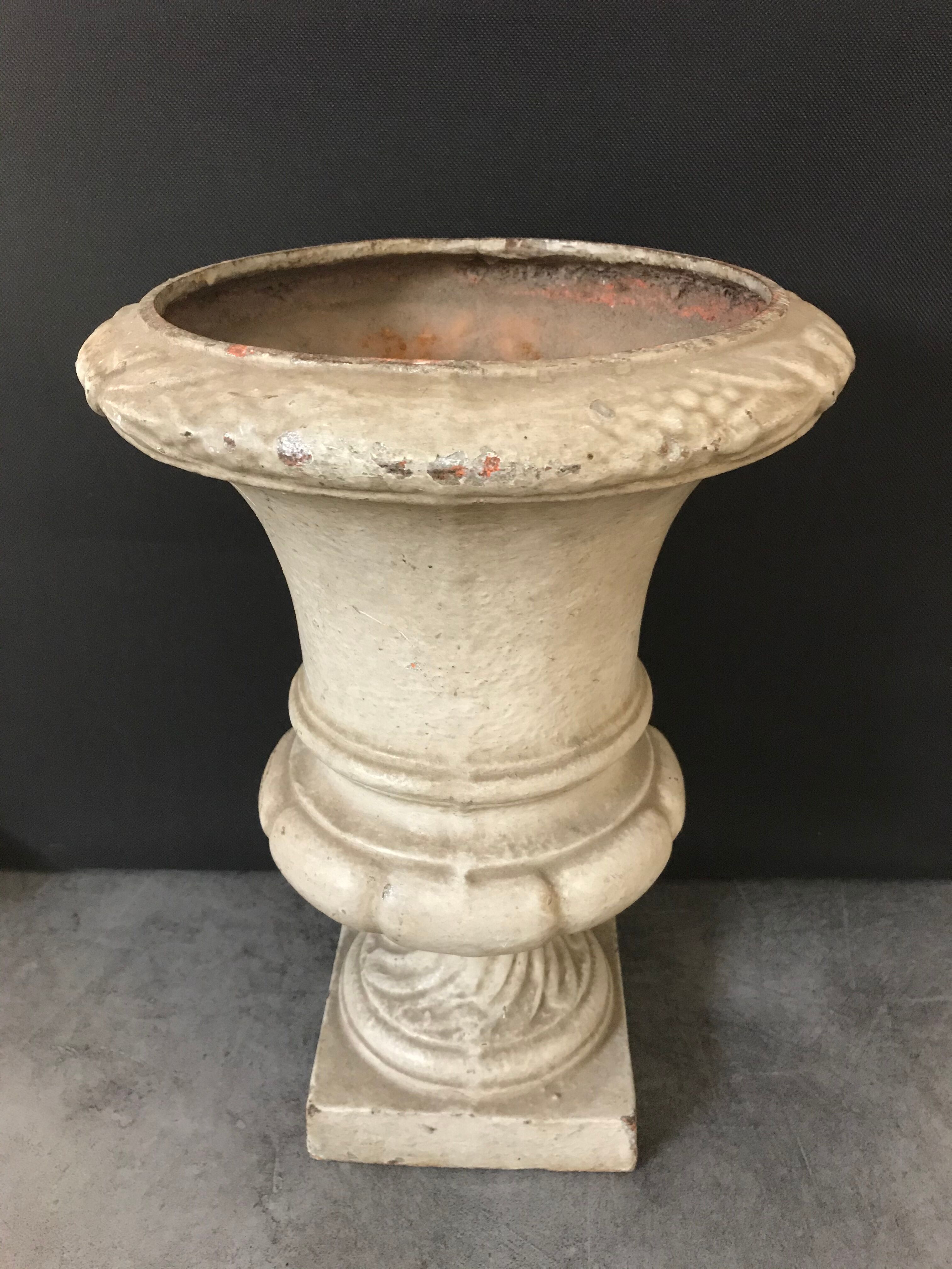 Old Médicis vase