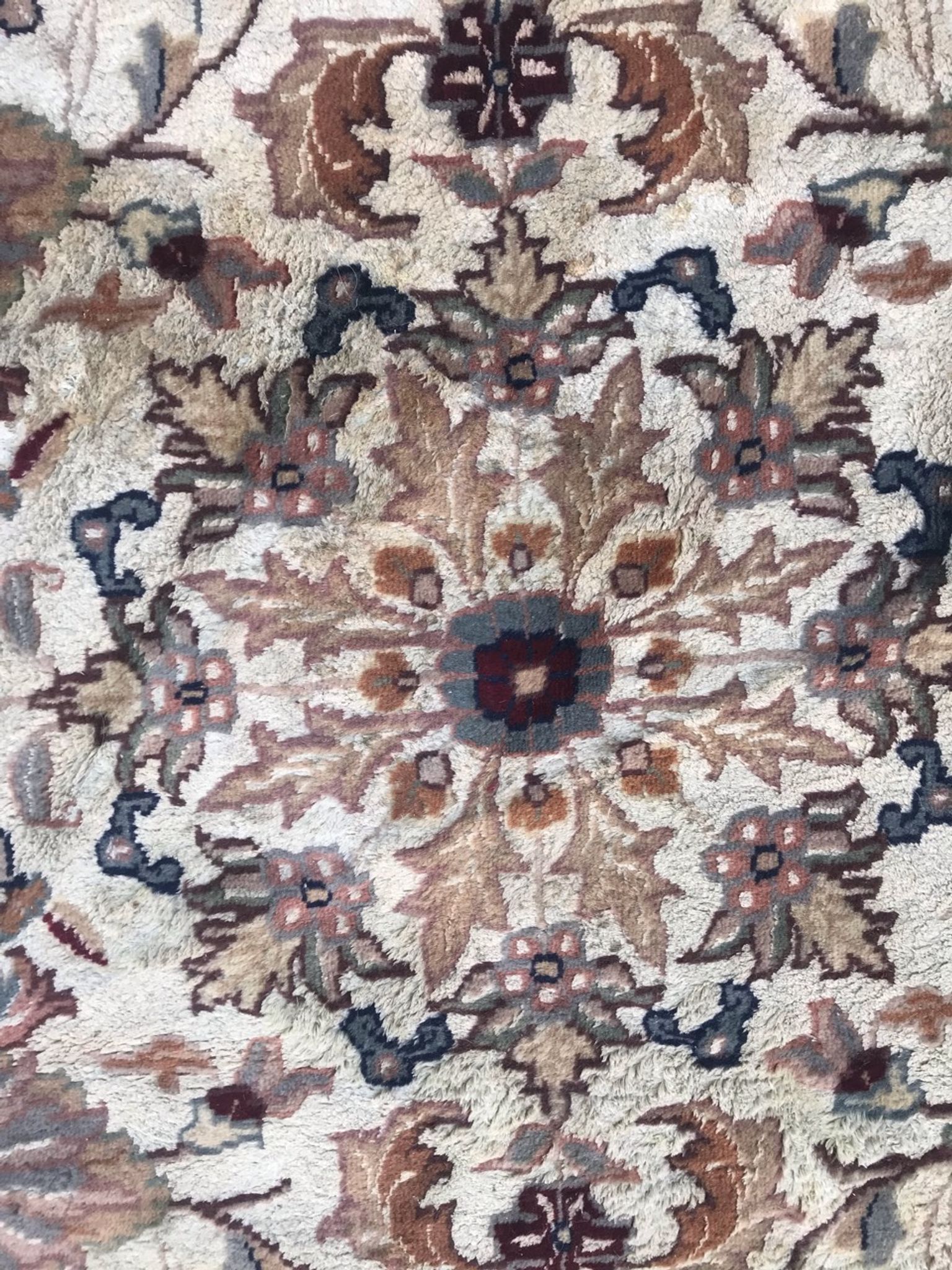 Pakistani carpet wool and silk handmade 190x295 cm