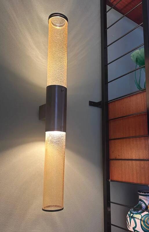 Pair of monumental wall sconces (77 cm) in steel and amber bubbled glass – Italy, circa 1970