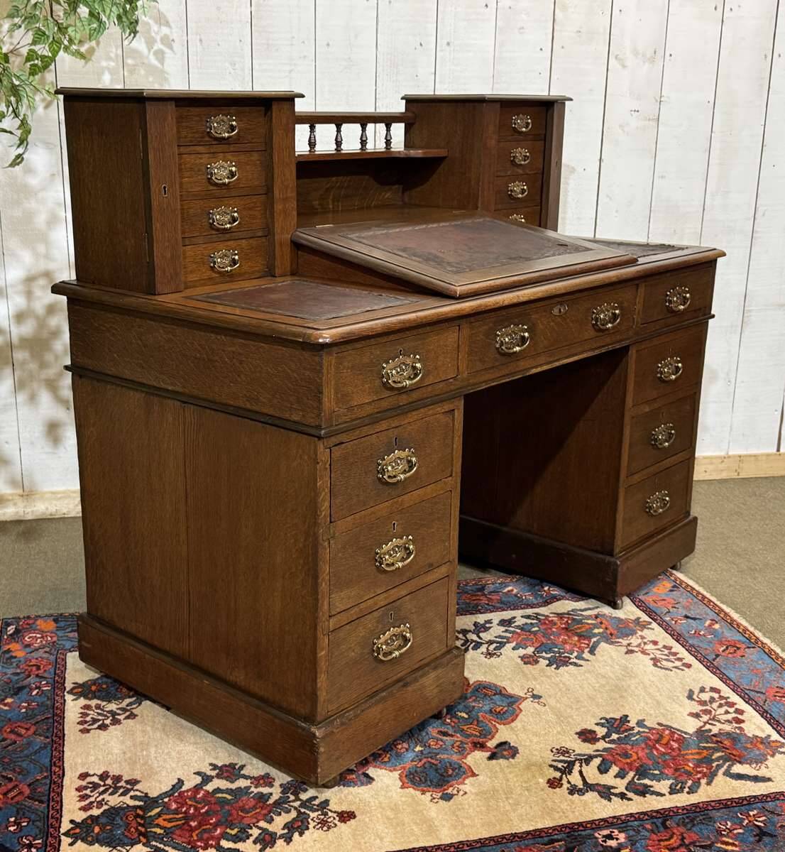English oak graduated desk from the late 19th century.