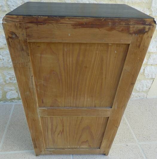 Mado-style 1-door cabinet in solid wood