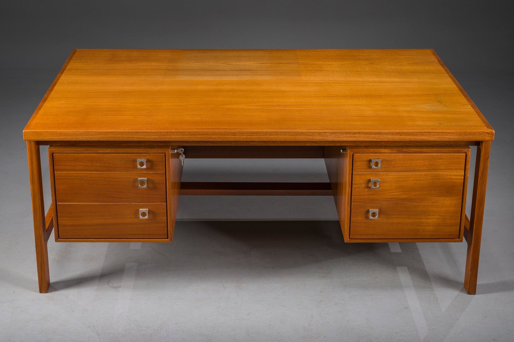 Bureau exécutif danois en teck par Arne Vodder pour H.P. Hansen, années 1960