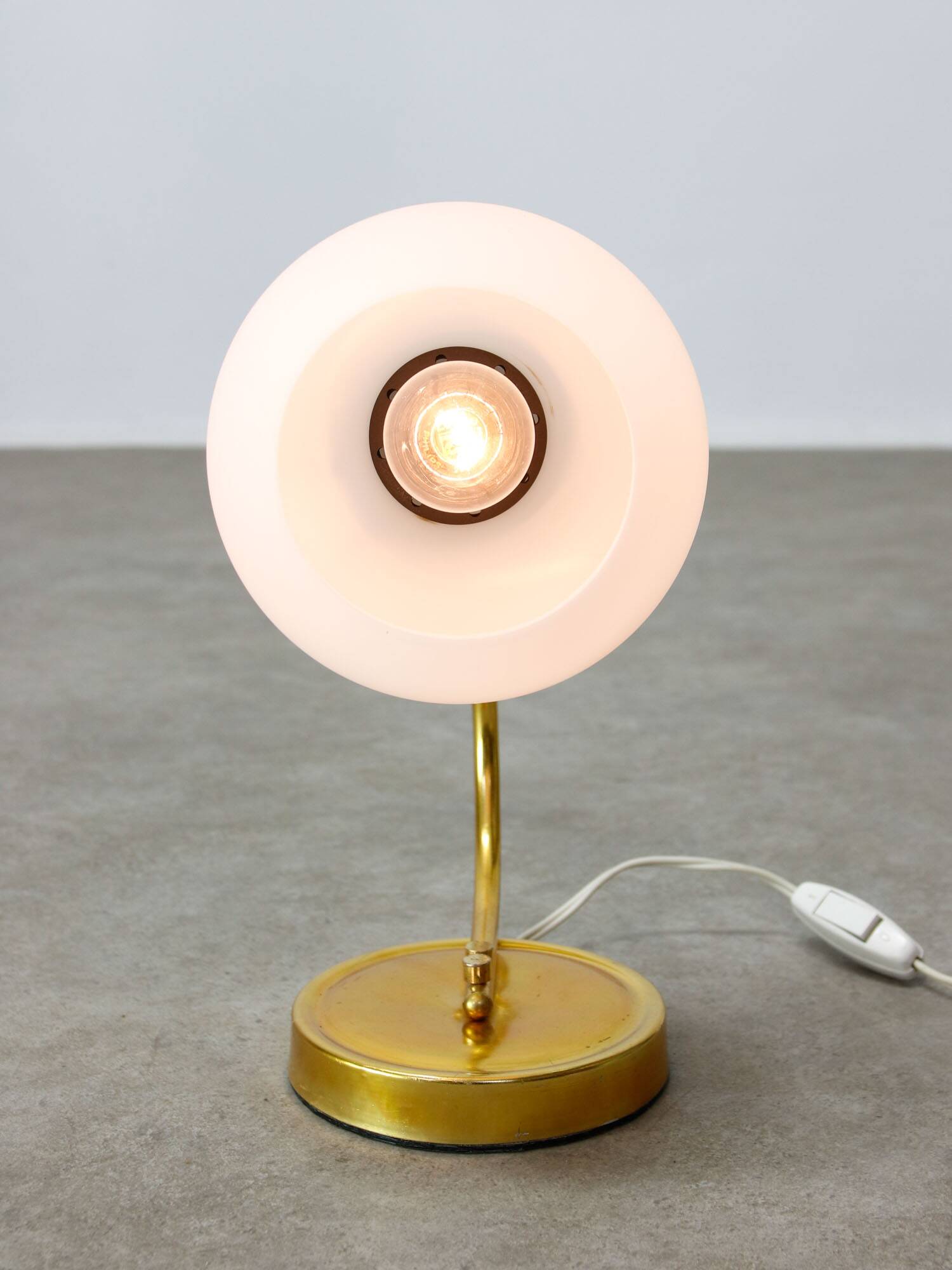Lampe de table italienne vintage de couleur dorée