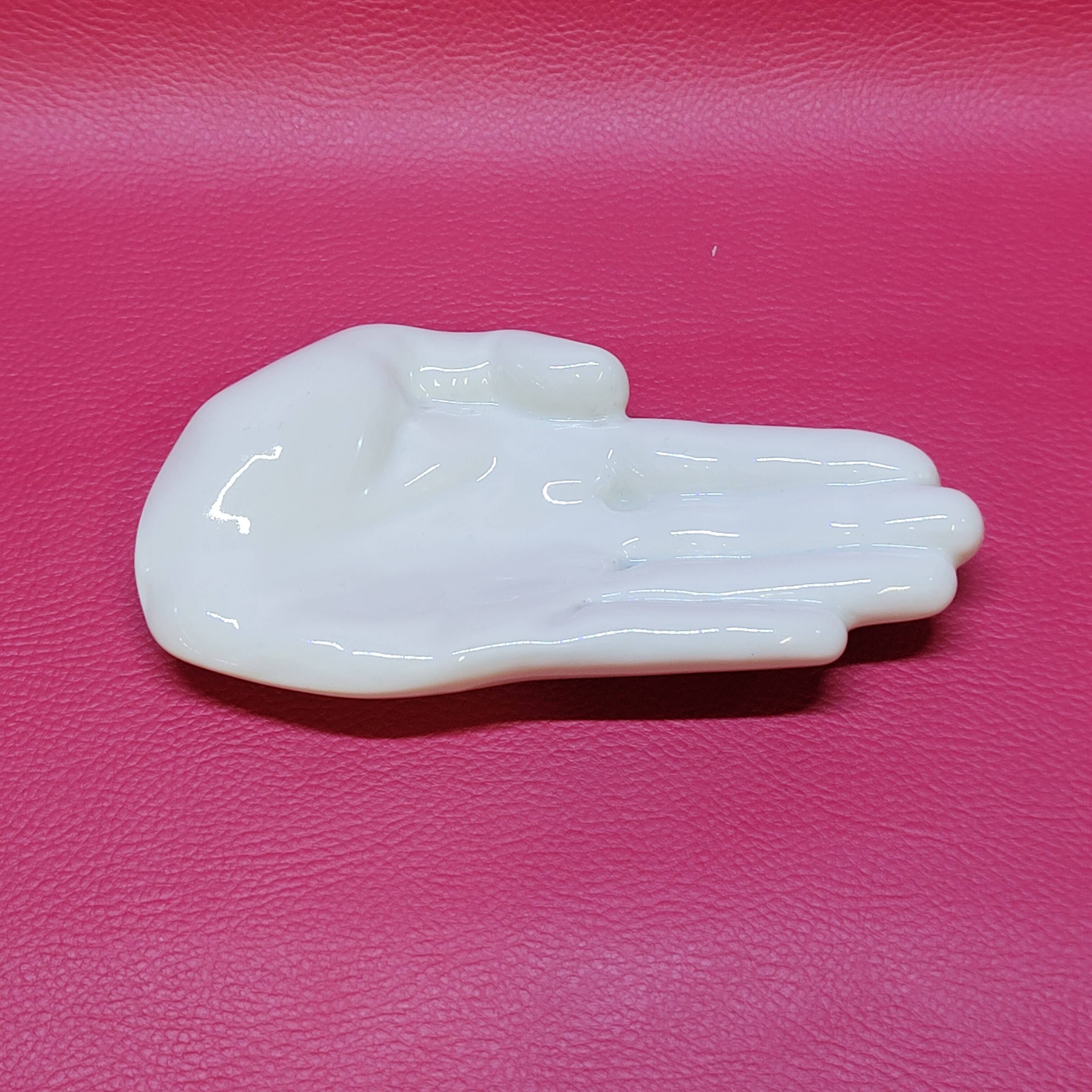 Empty White Porcelain Pocket in the Shape of a Vintage Hand